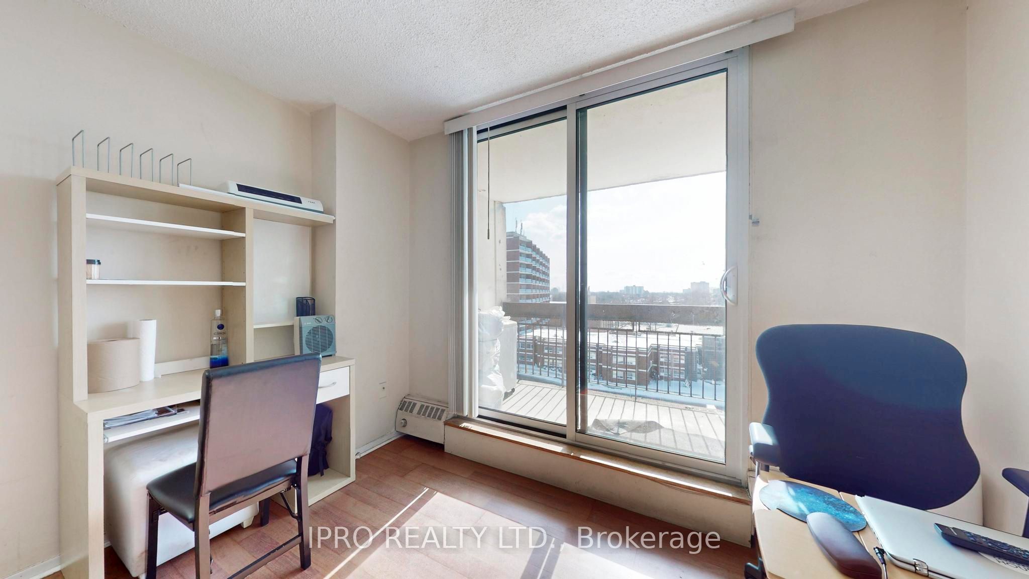 #637 - 4645 Jane Street Property Photo 5