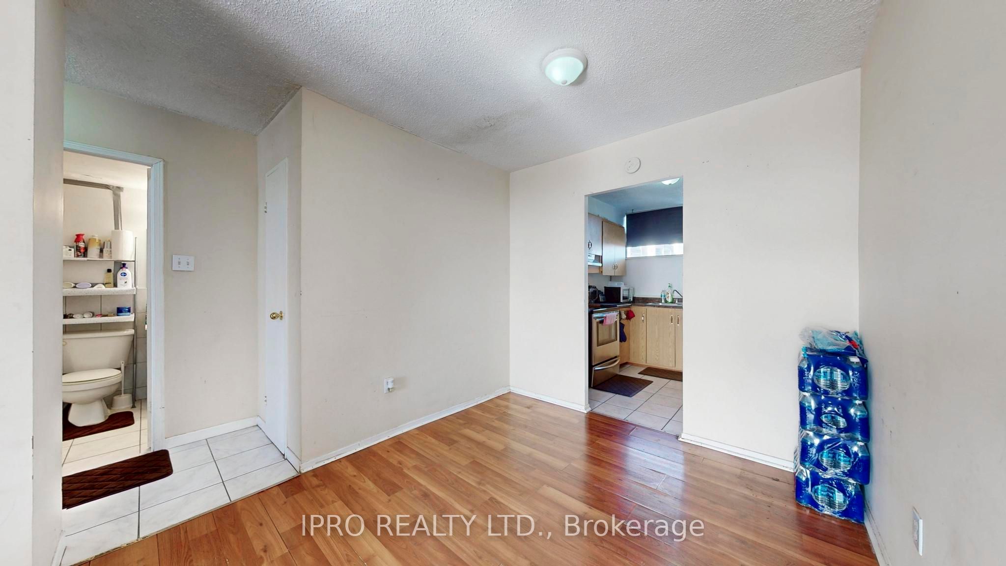 #637 - 4645 Jane Street Property Photo 6