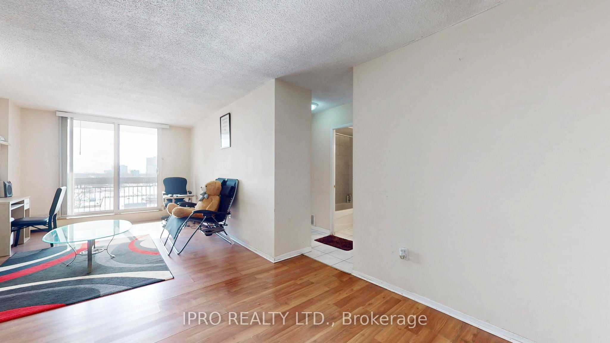 #637 - 4645 Jane Street Property Photo 8