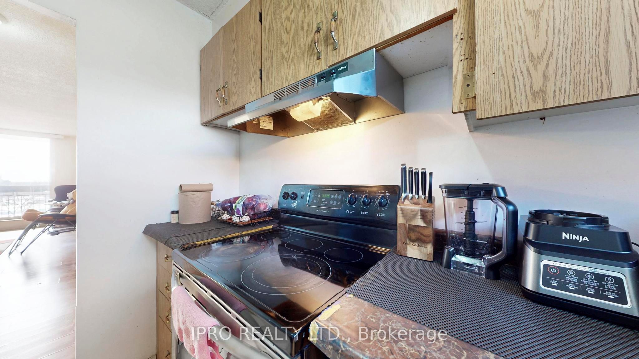 #637 - 4645 Jane Street Property Photo 11