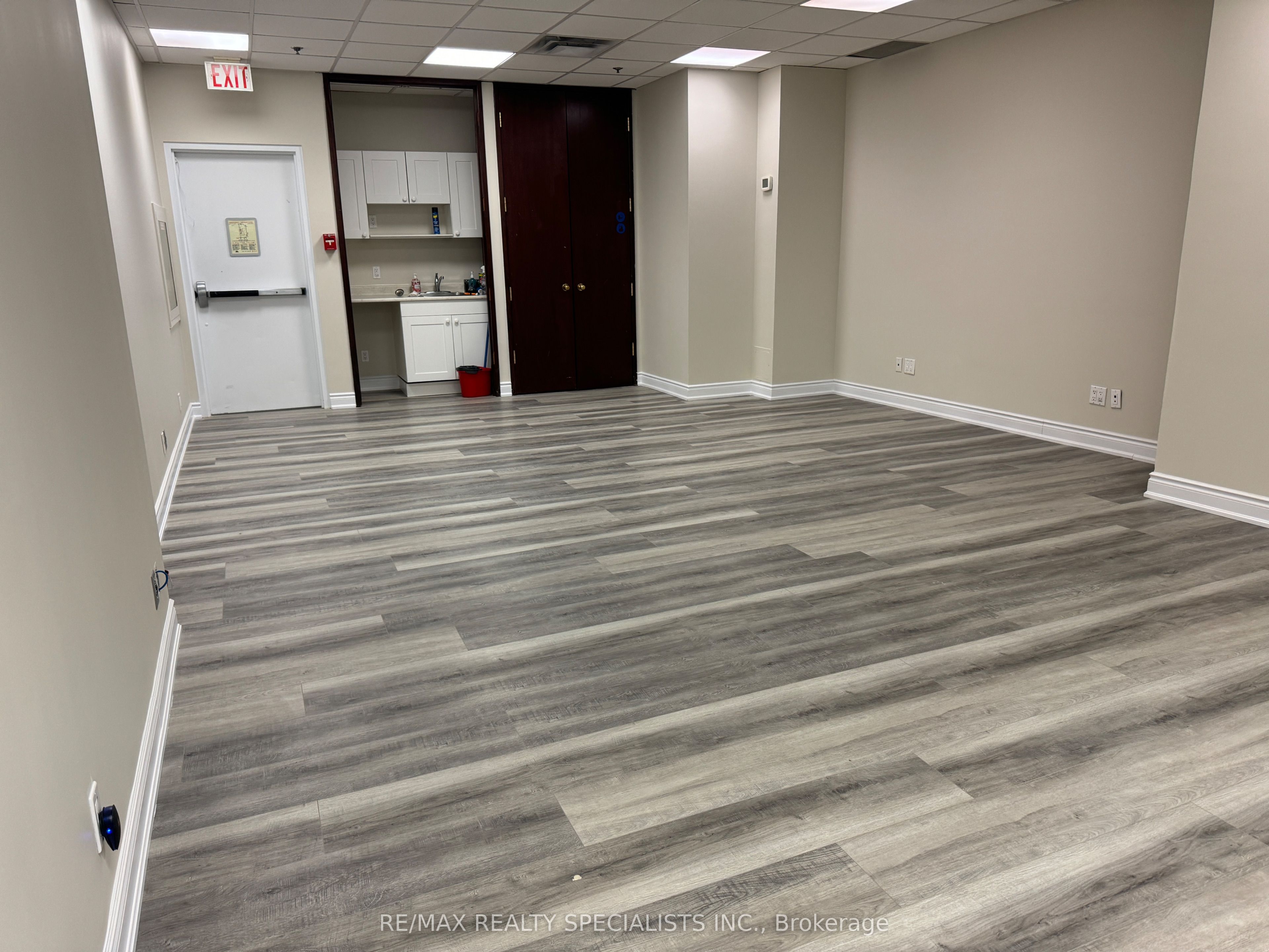 #106 - 50 Burnhamthorpe Road Property Photo 5