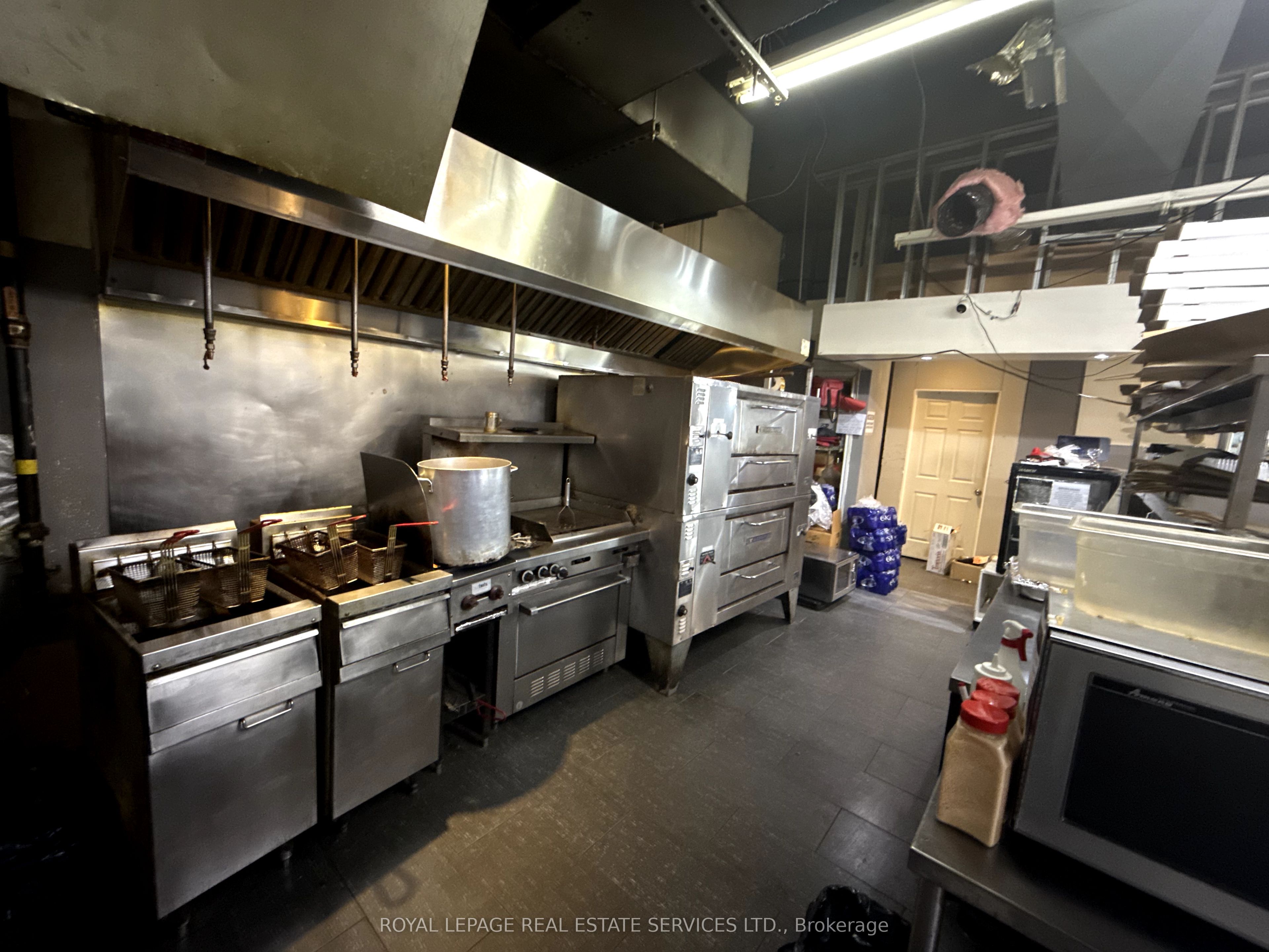 17 Commercial Street Property Photo 10