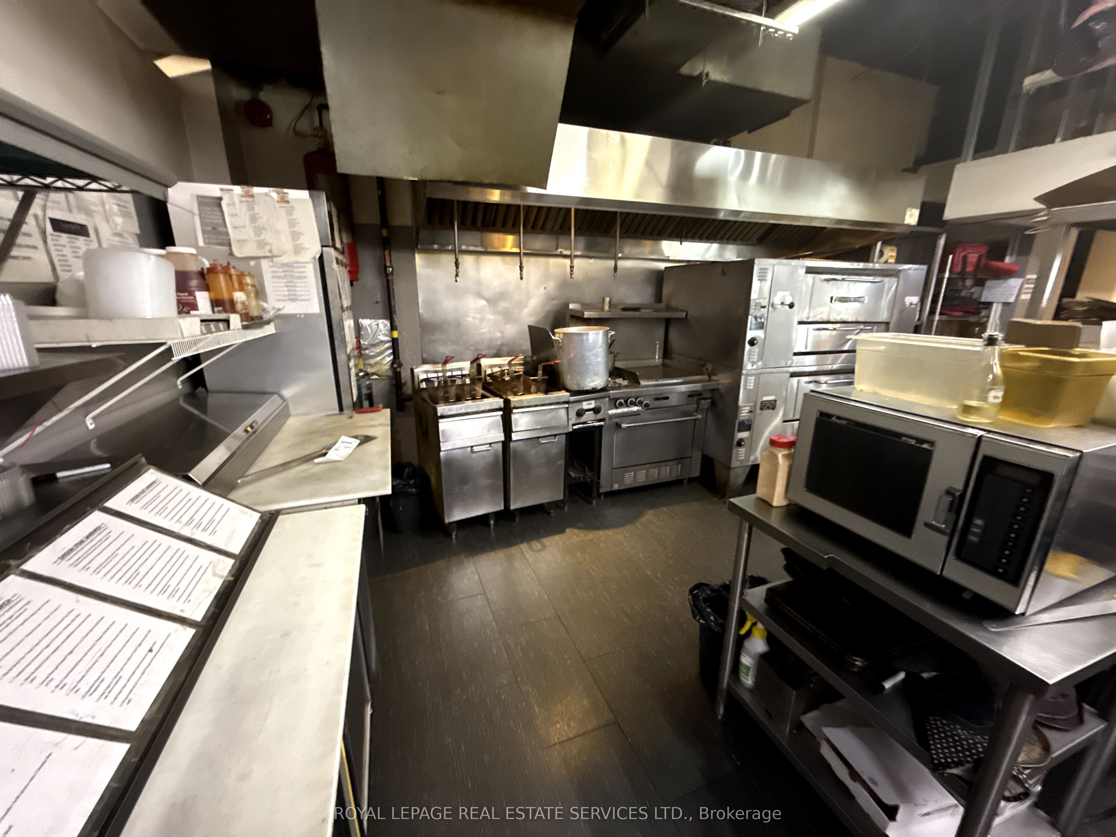 17 Commercial Street Property Photo 14