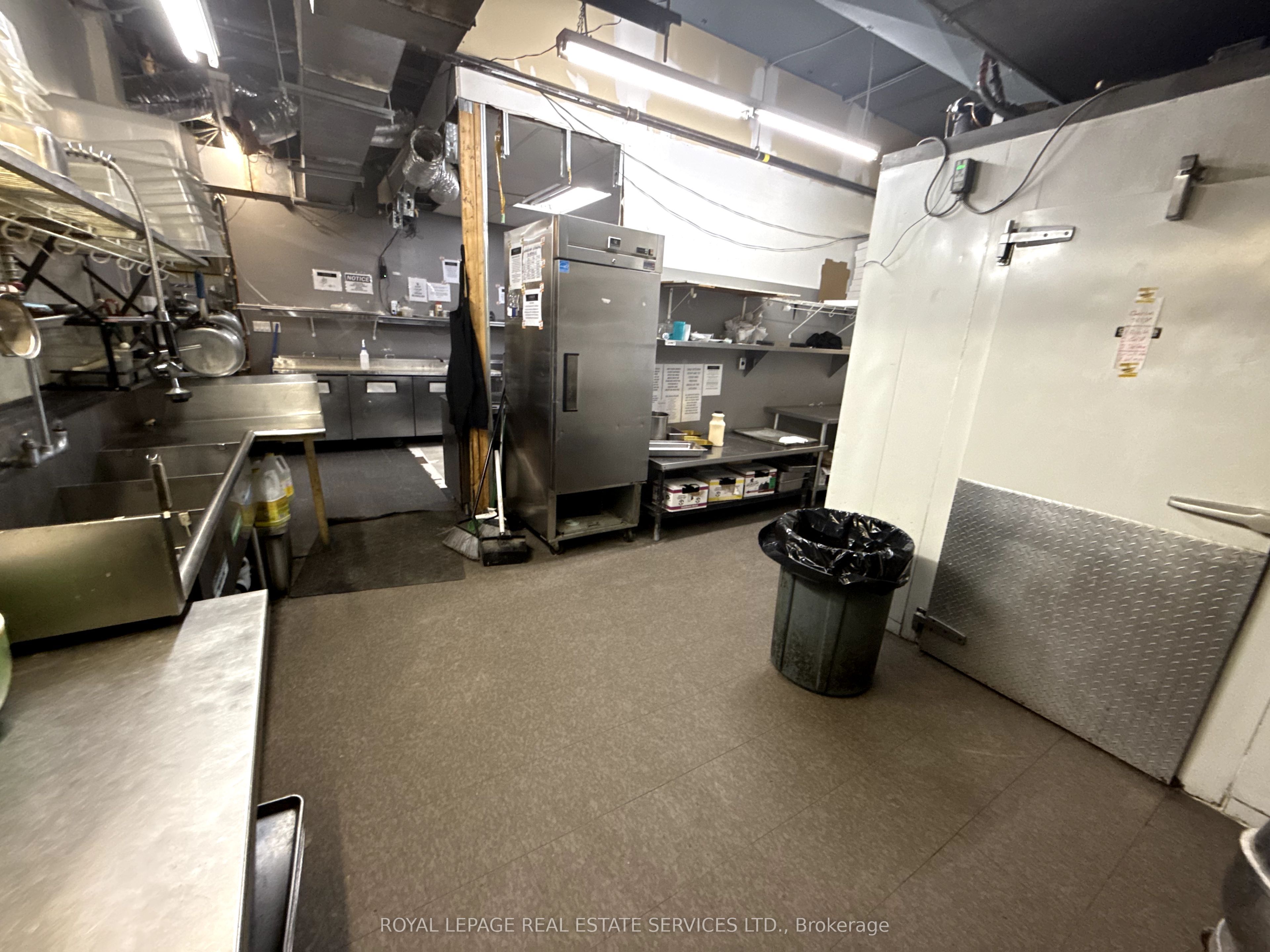 17 Commercial Street Property Photo 27