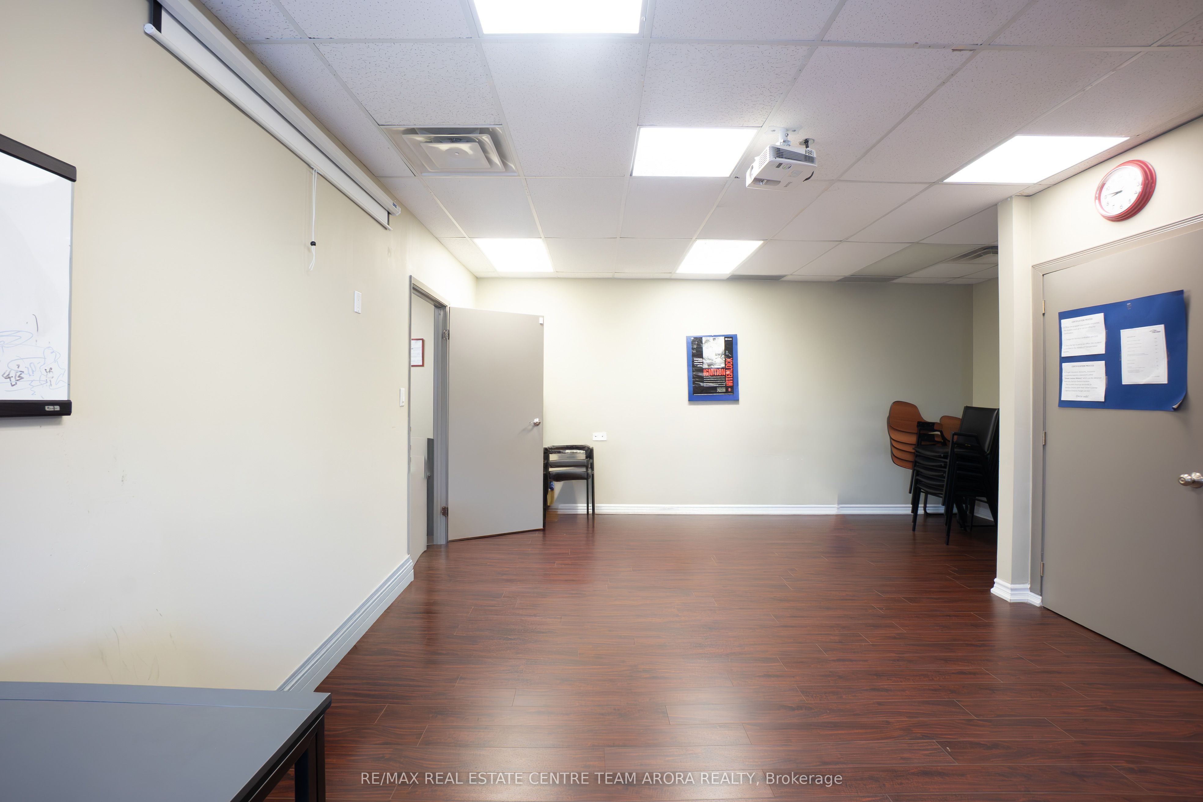 #201 - 10095 Bramalea Road Property Photo 11