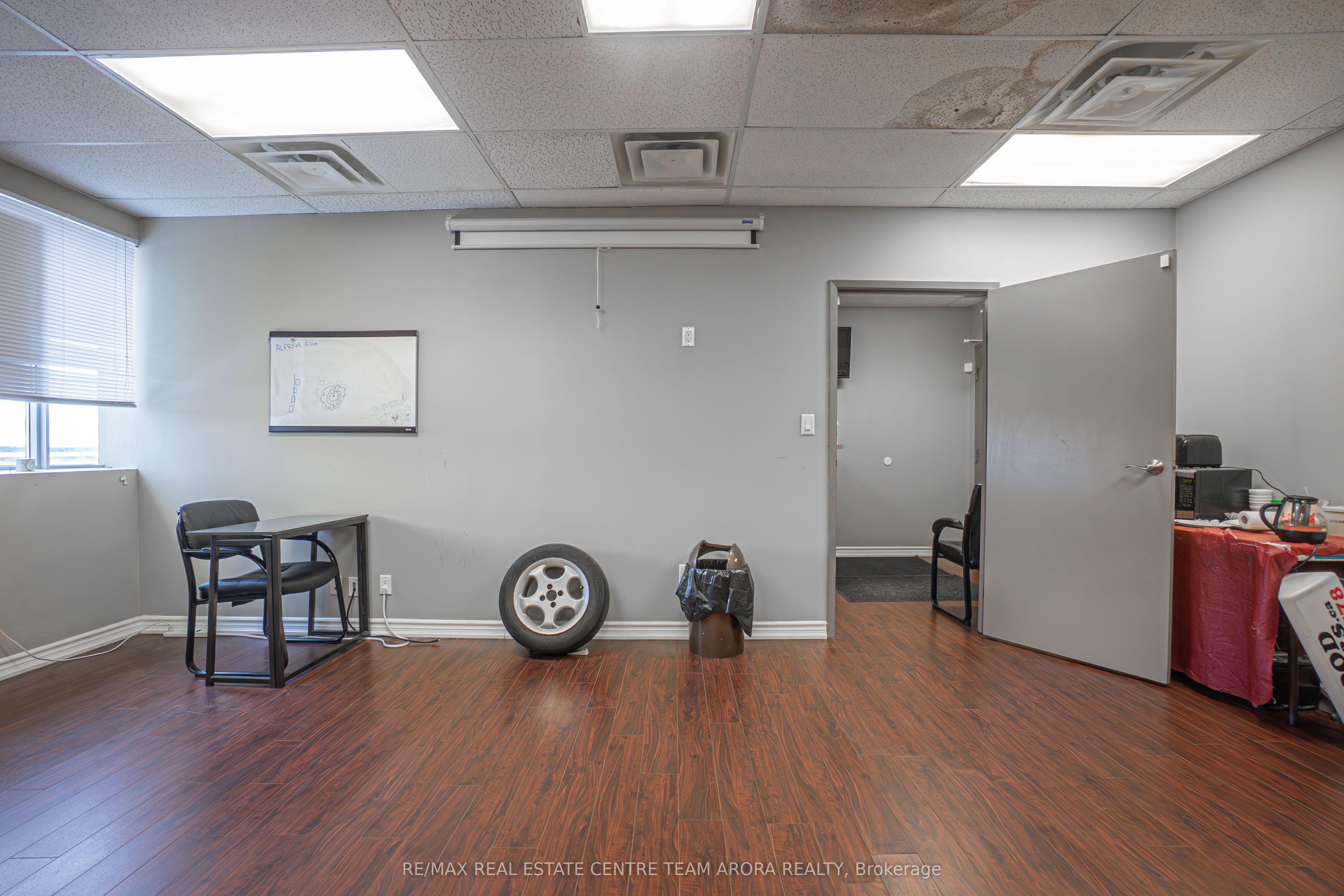 #201 - 10095 Bramalea Road Property Photo 12