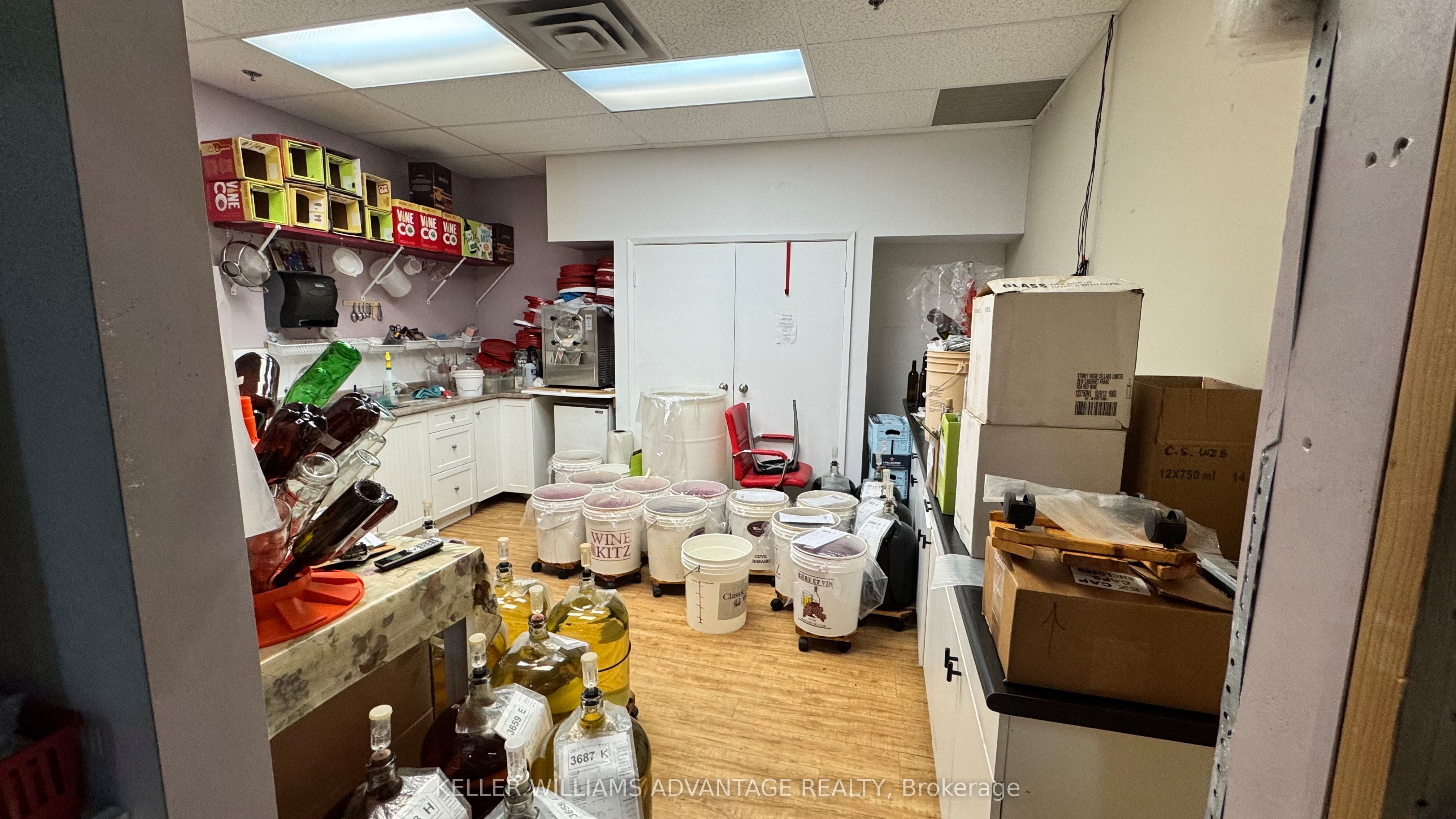 3220 Dufferin St Street Property Photo 10