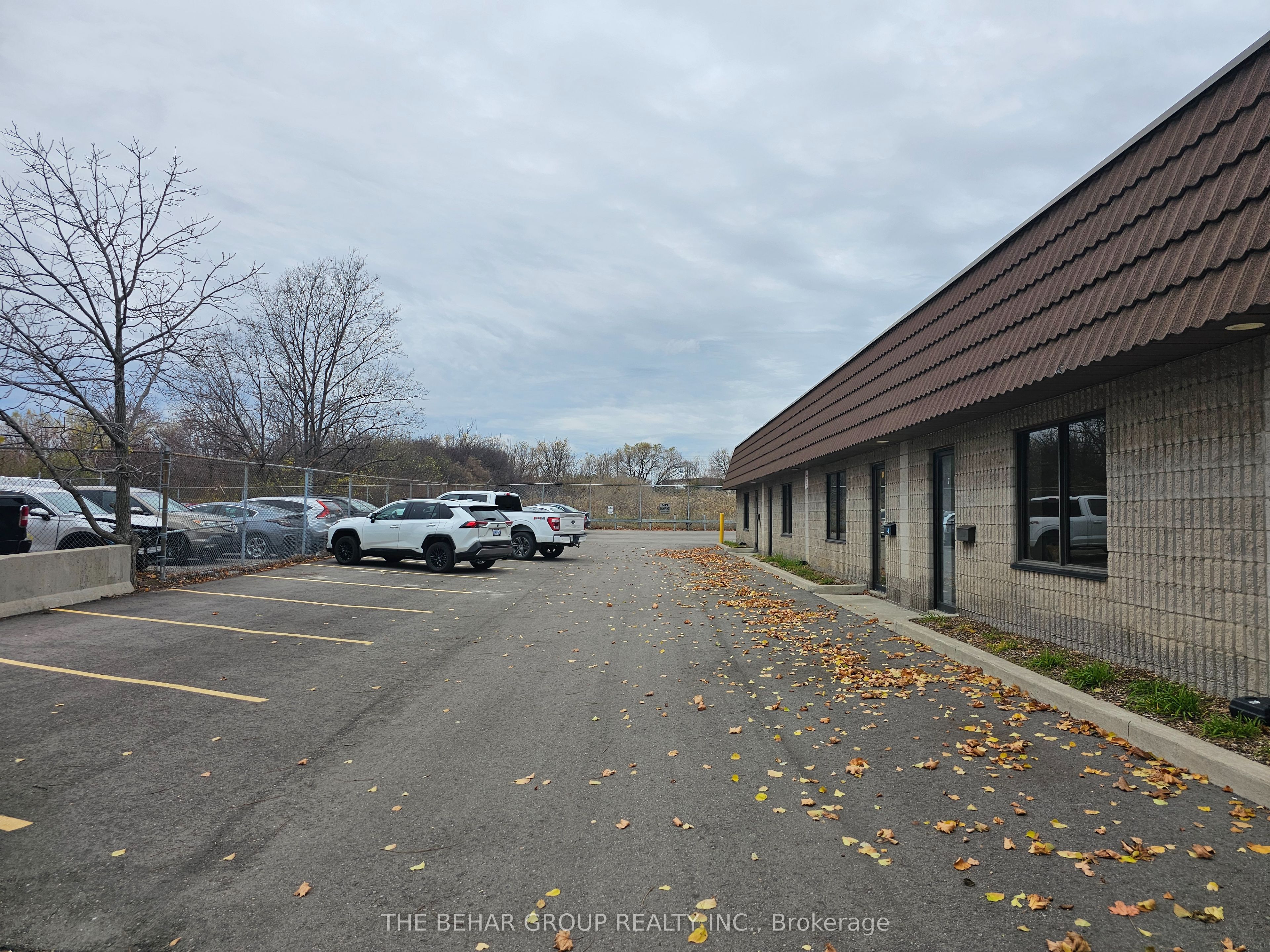 #6 - 4179 Harvester Road Property Photo 3