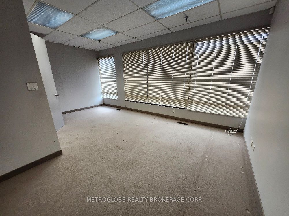 #9 - 1 Westside Drive Property Photo 5