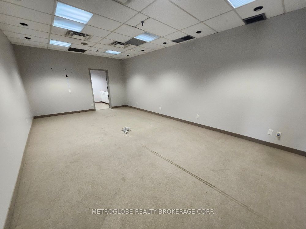 #9 - 1 Westside Drive Property Photo 8