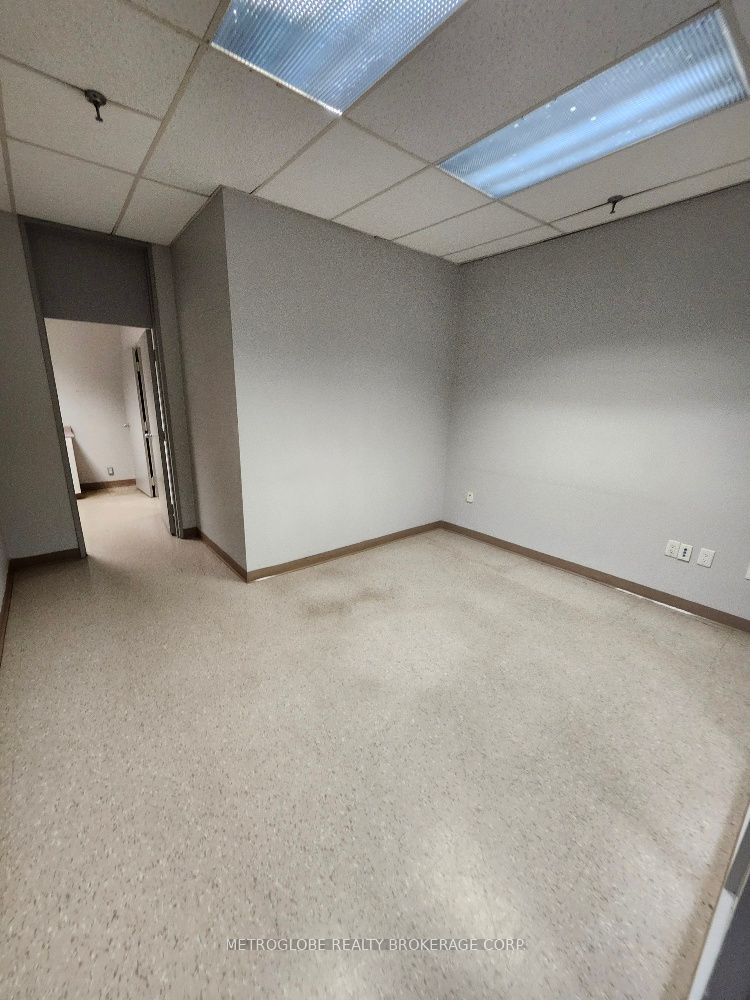 #9 - 1 Westside Drive Property Photo 11