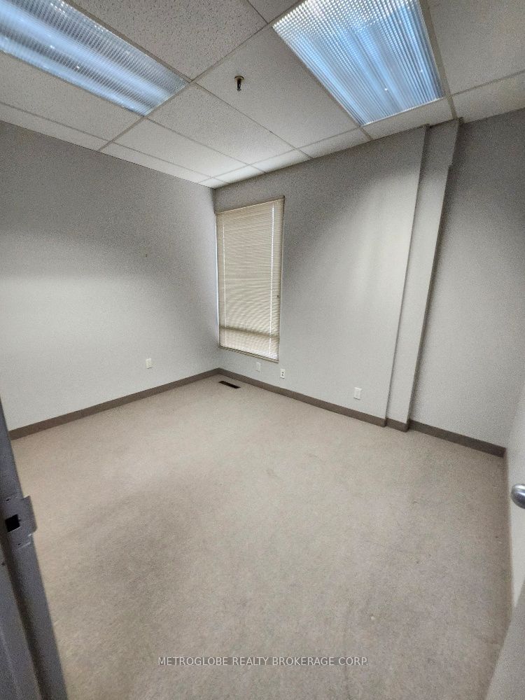 #9 - 1 Westside Drive Property Photo 14