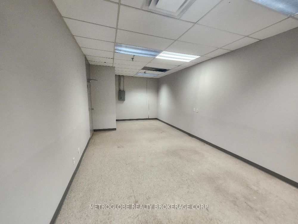 #9 - 1 Westside Drive Property Photo 15