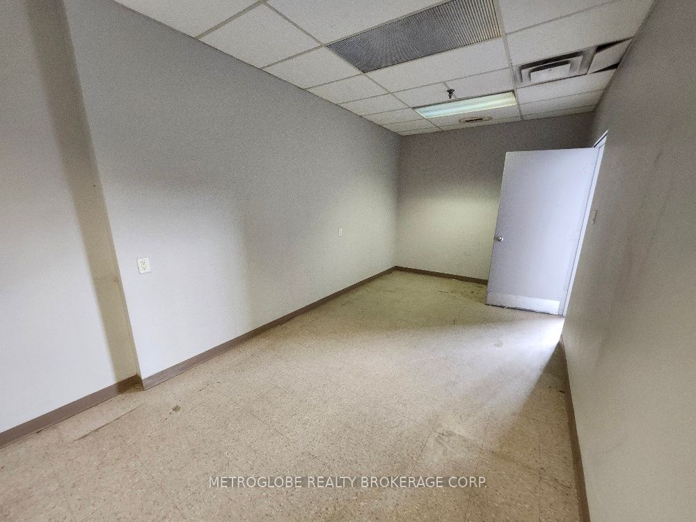 #9 - 1 Westside Drive Property Photo 16