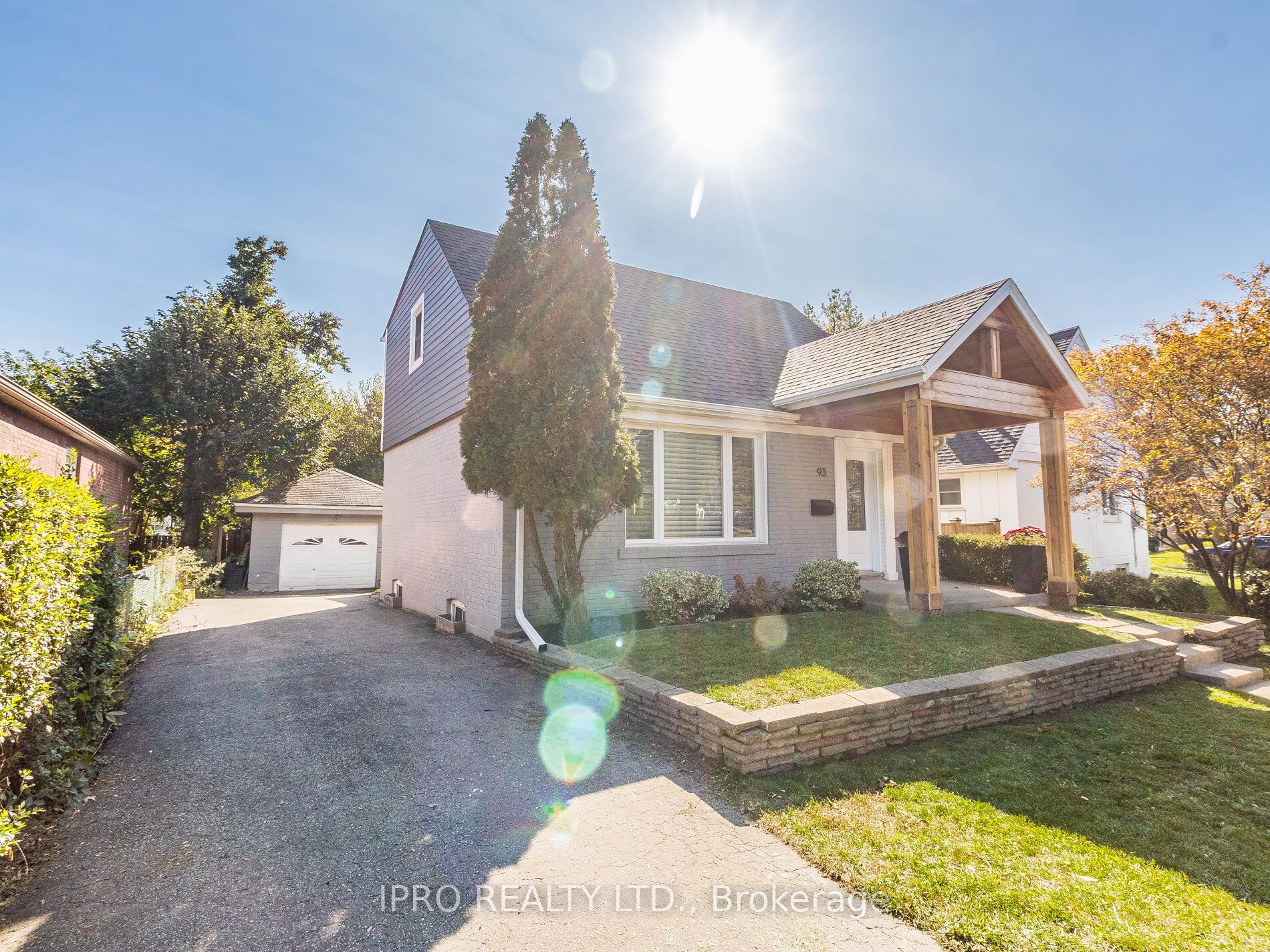 93 Gair Drive Property Photo 2