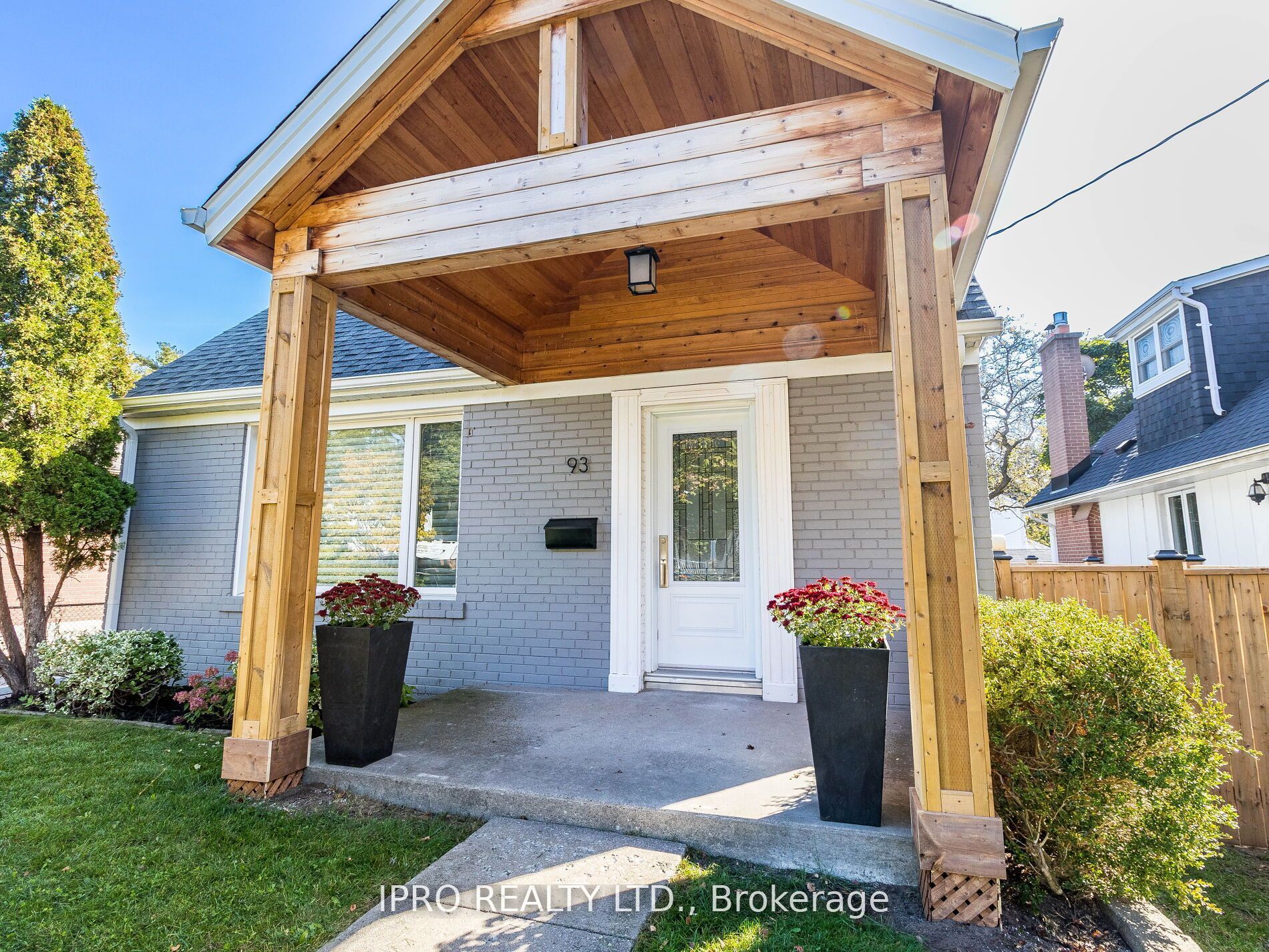 93 Gair Drive Property Photo 3