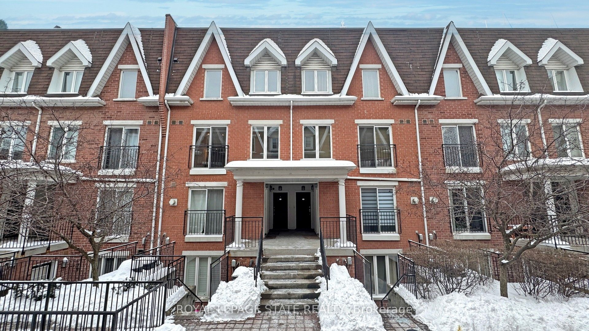 #1122 - 20 Laidlaw Street Property Photo 1