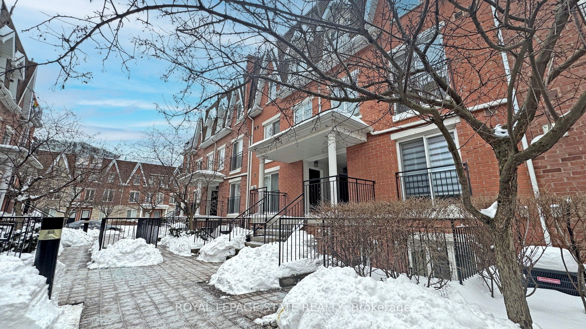 #1122 - 20 Laidlaw Street Property Photo 2