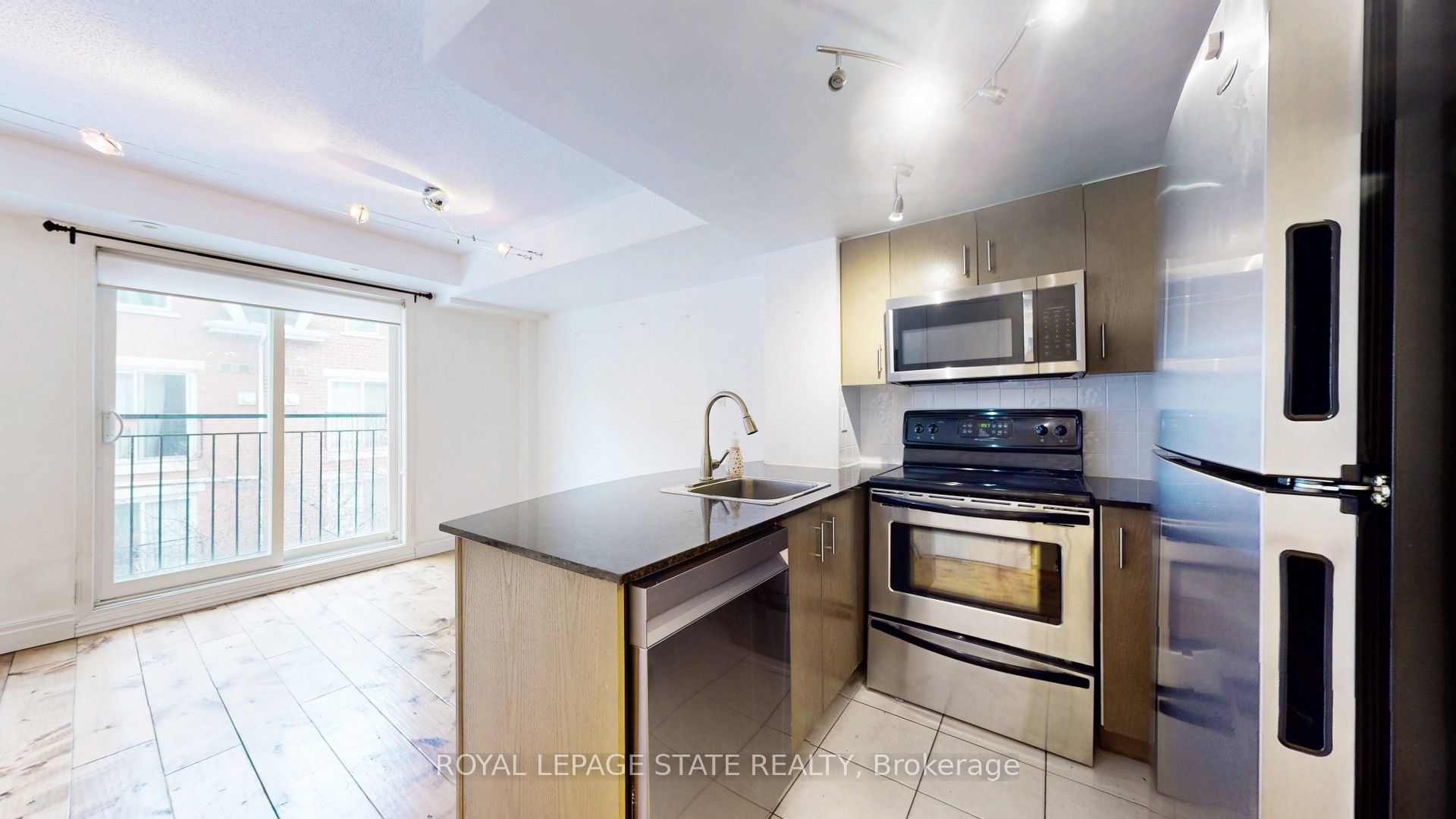 #1122 - 20 Laidlaw Street Property Photo 4