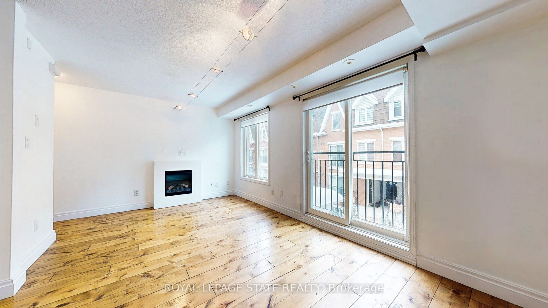 #1122 - 20 Laidlaw Street Property Photo 5