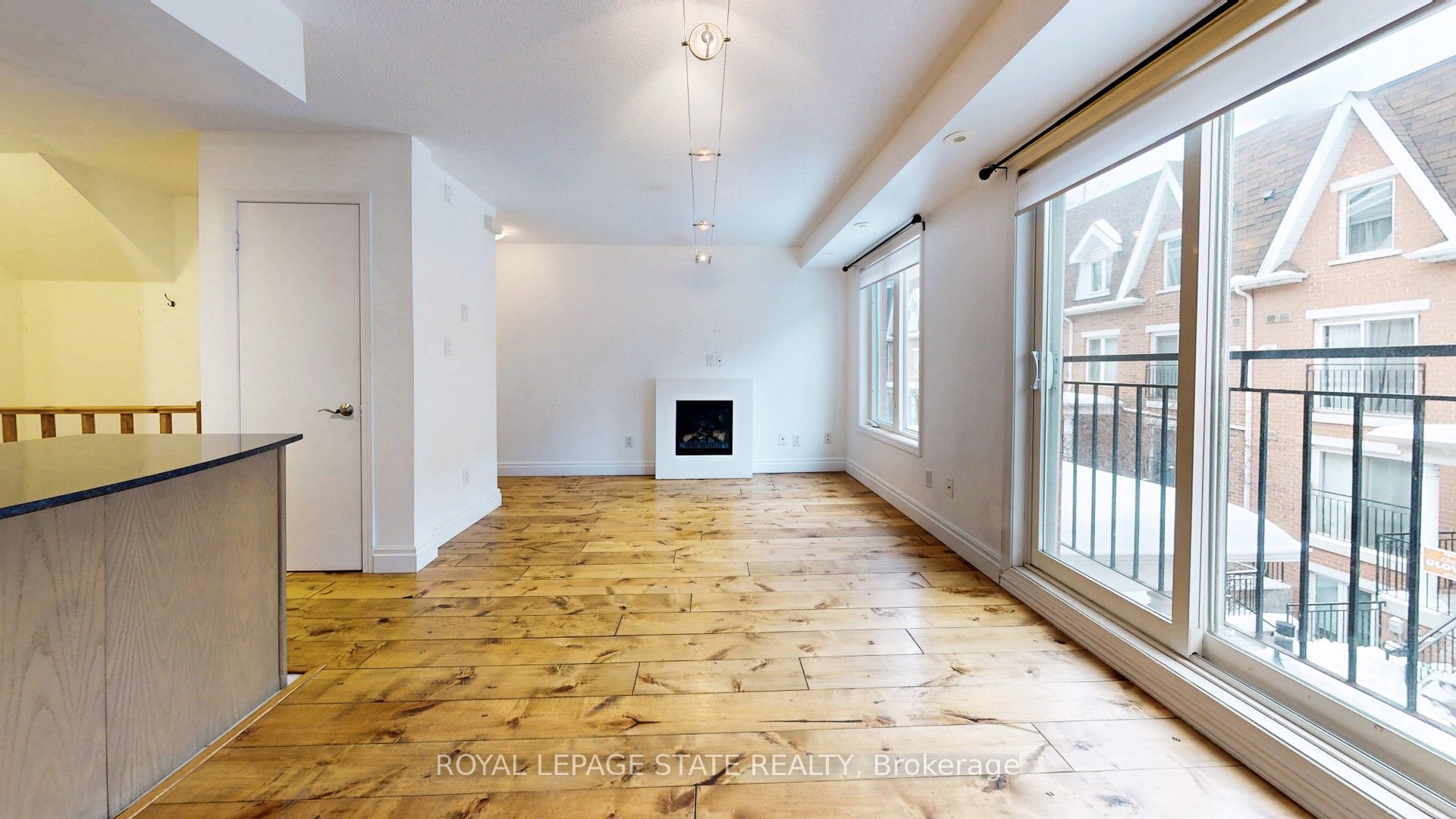 #1122 - 20 Laidlaw Street Property Photo 6