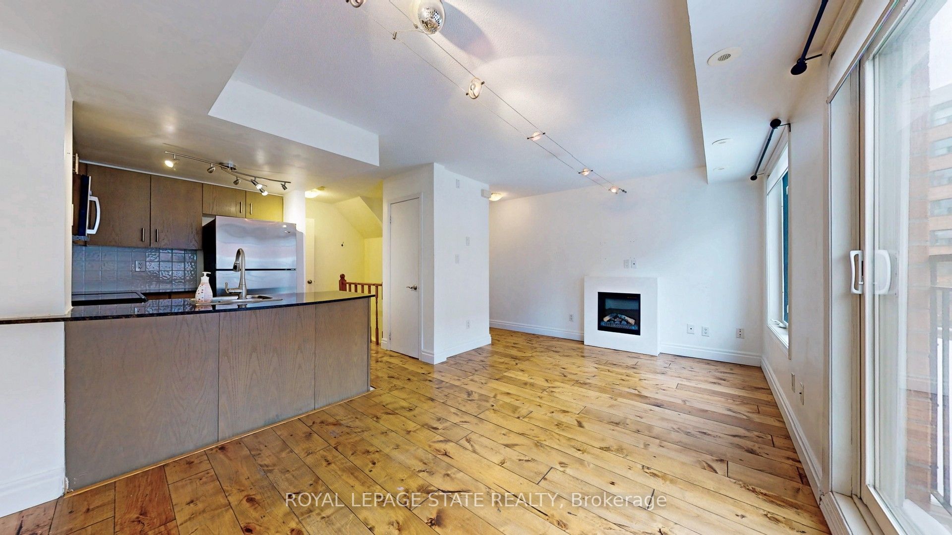 #1122 - 20 Laidlaw Street Property Photo 7
