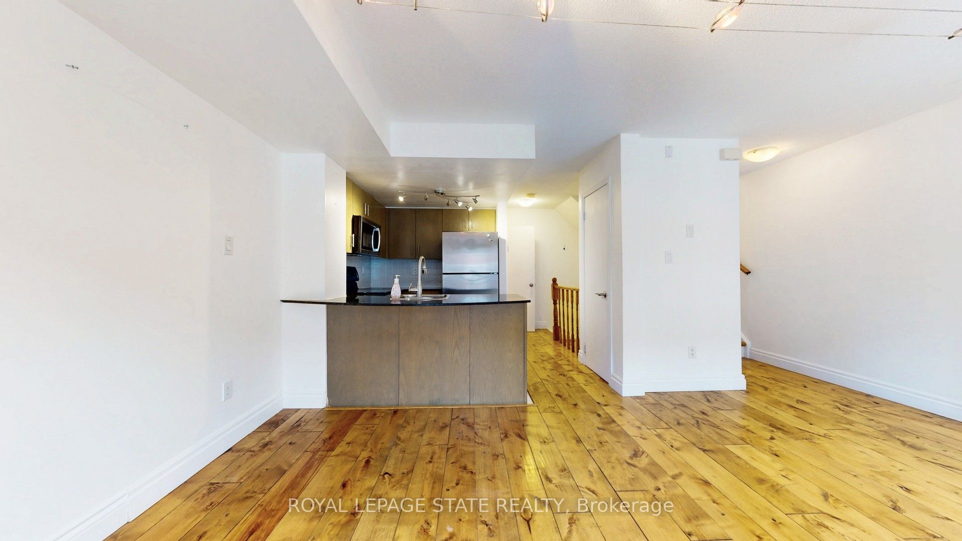 #1122 - 20 Laidlaw Street Property Photo 8