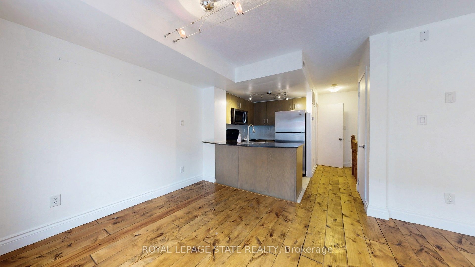 #1122 - 20 Laidlaw Street Property Photo 9