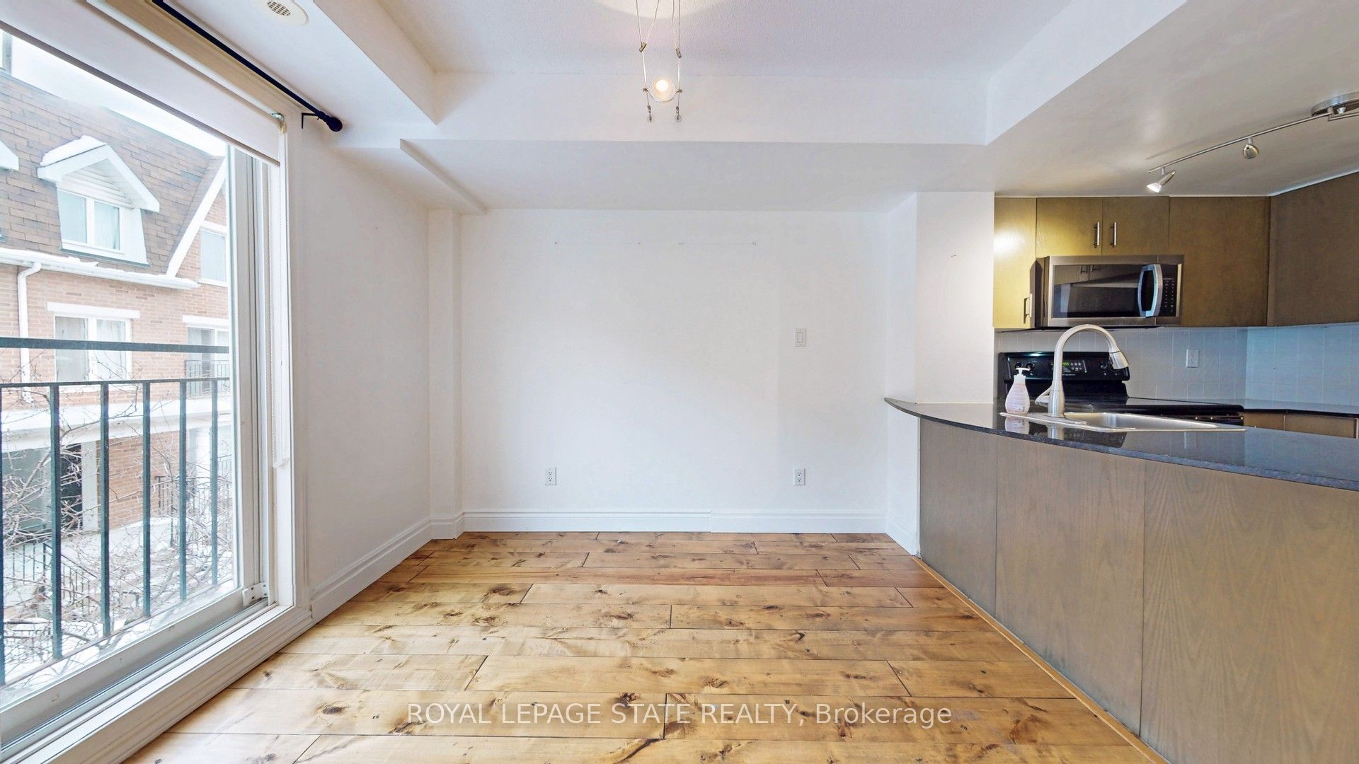 #1122 - 20 Laidlaw Street Property Photo 12