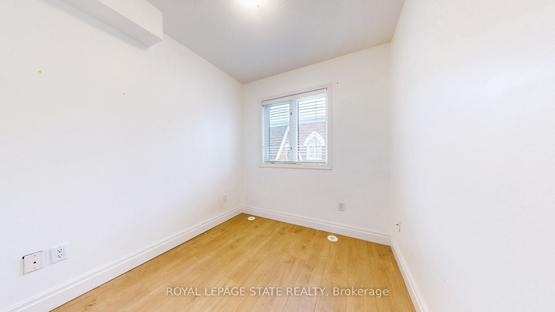 #1122 - 20 Laidlaw Street Property Photo 17