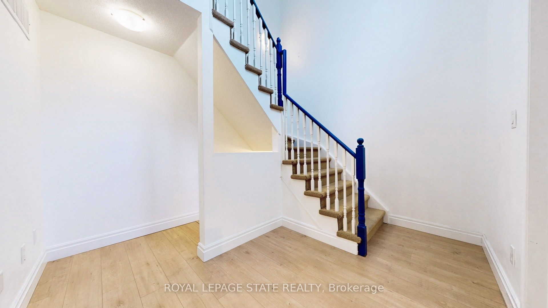 #1122 - 20 Laidlaw Street Property Photo 23