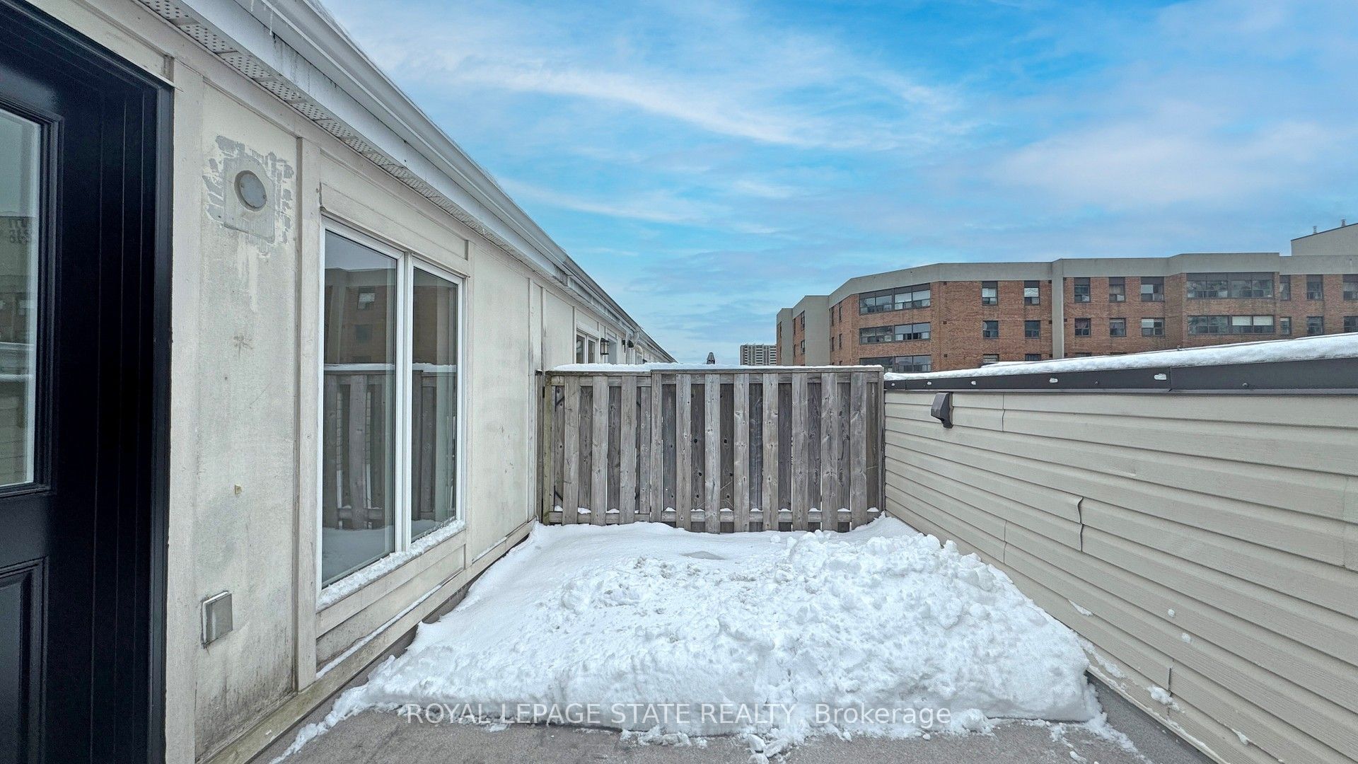 #1122 - 20 Laidlaw Street Property Photo 30