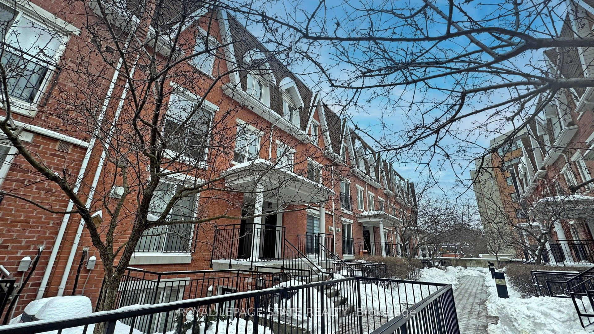 #1122 - 20 Laidlaw Street Property Photo 31