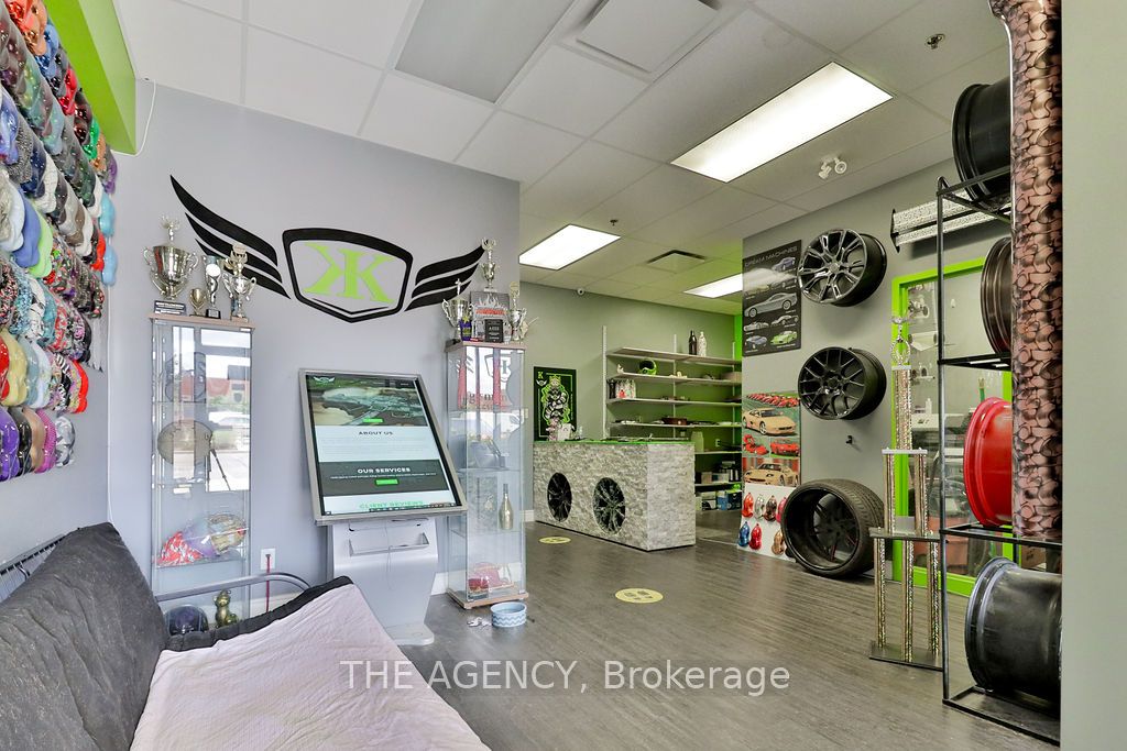 #64 & 65 - 3176 Ridgeway Drive Property Photo 6