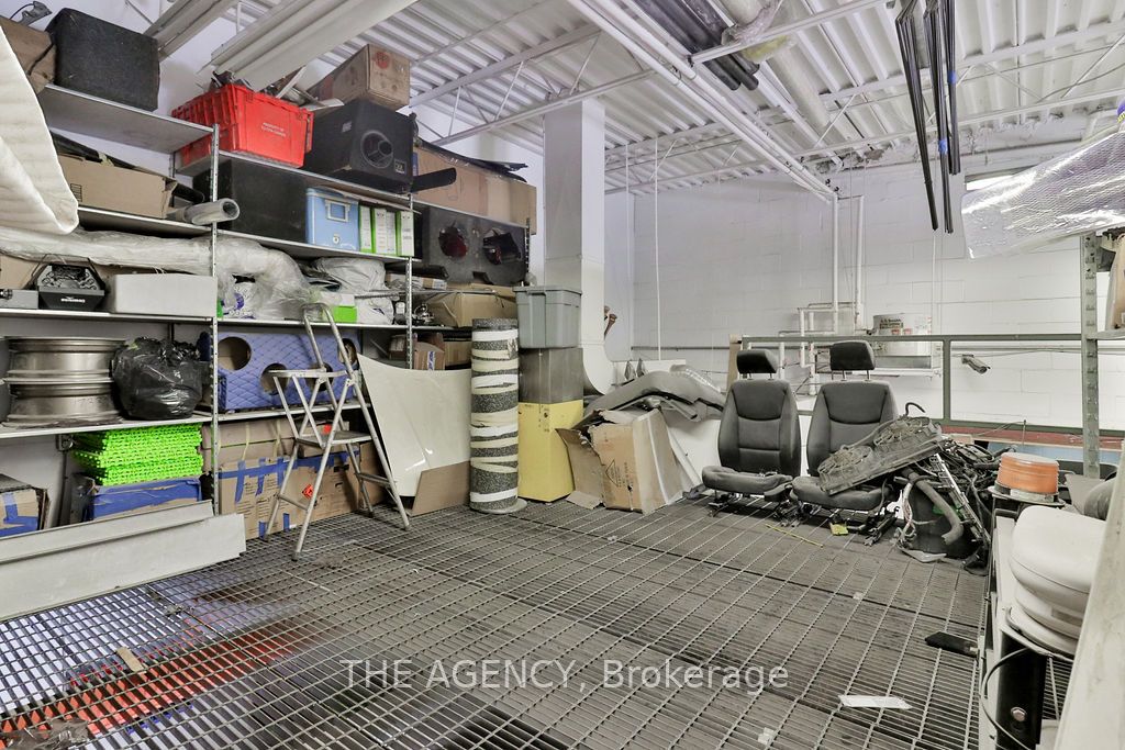 #64 & 65 - 3176 Ridgeway Drive Property Photo 25