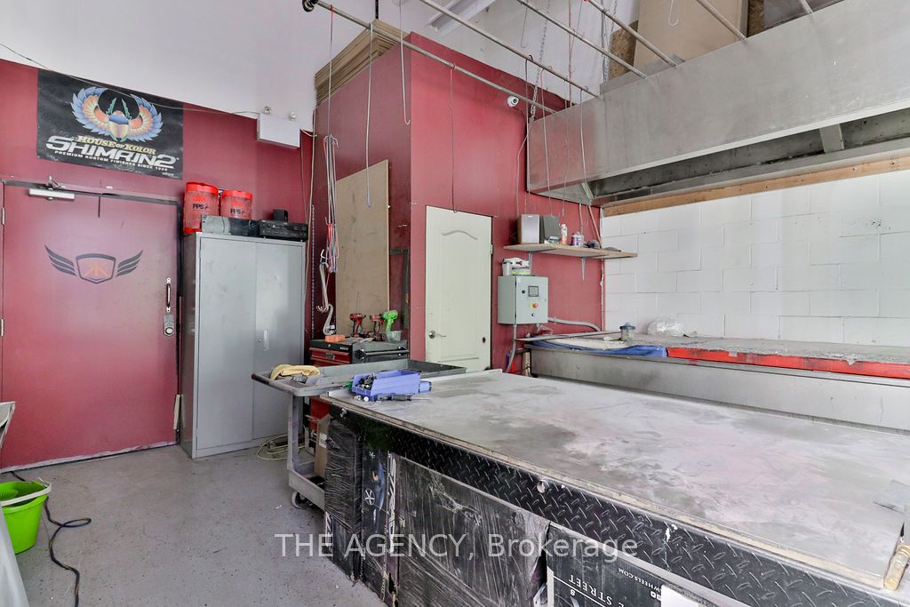 #64 & 65 - 3176 Ridgeway Drive Property Photo 33