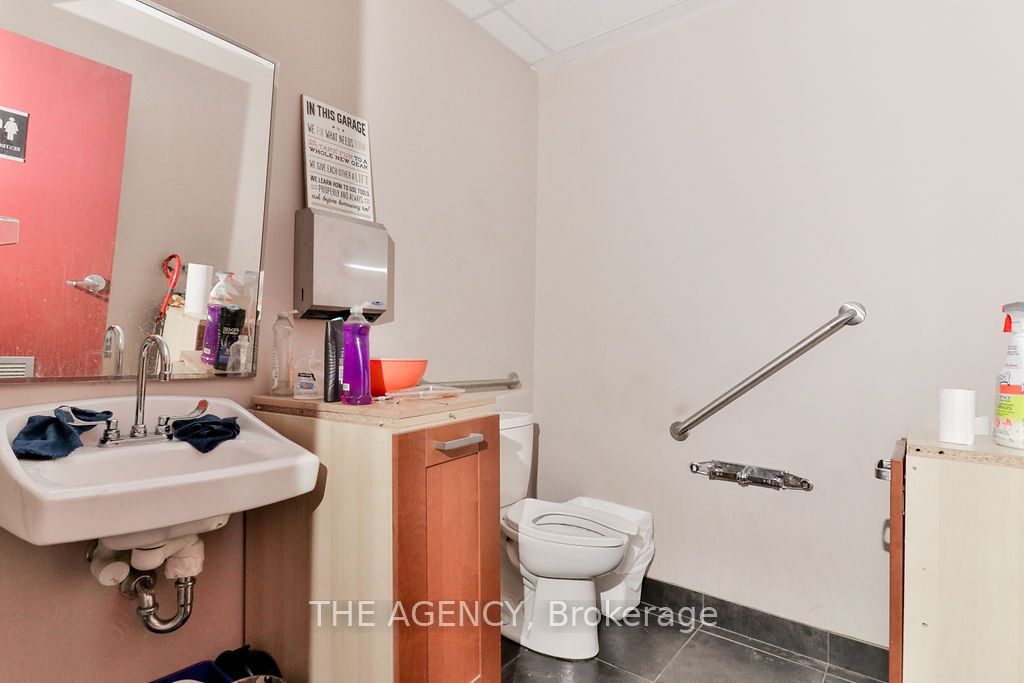 #64 & 65 - 3176 Ridgeway Drive Property Photo 35