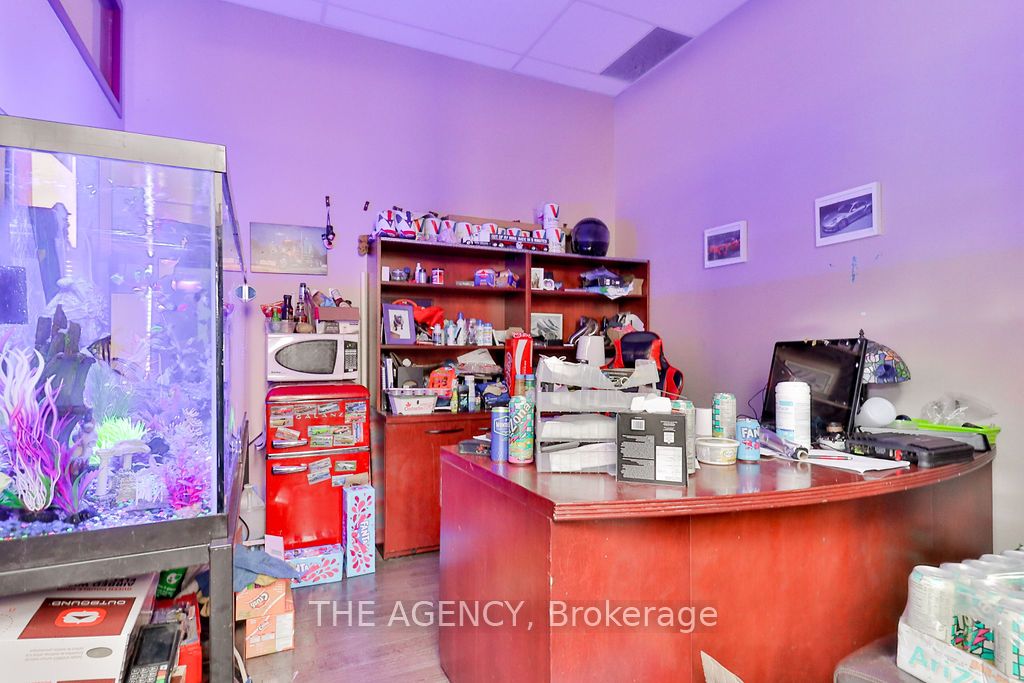 #64 & 65 - 3176 Ridgeway Drive Property Photo 37