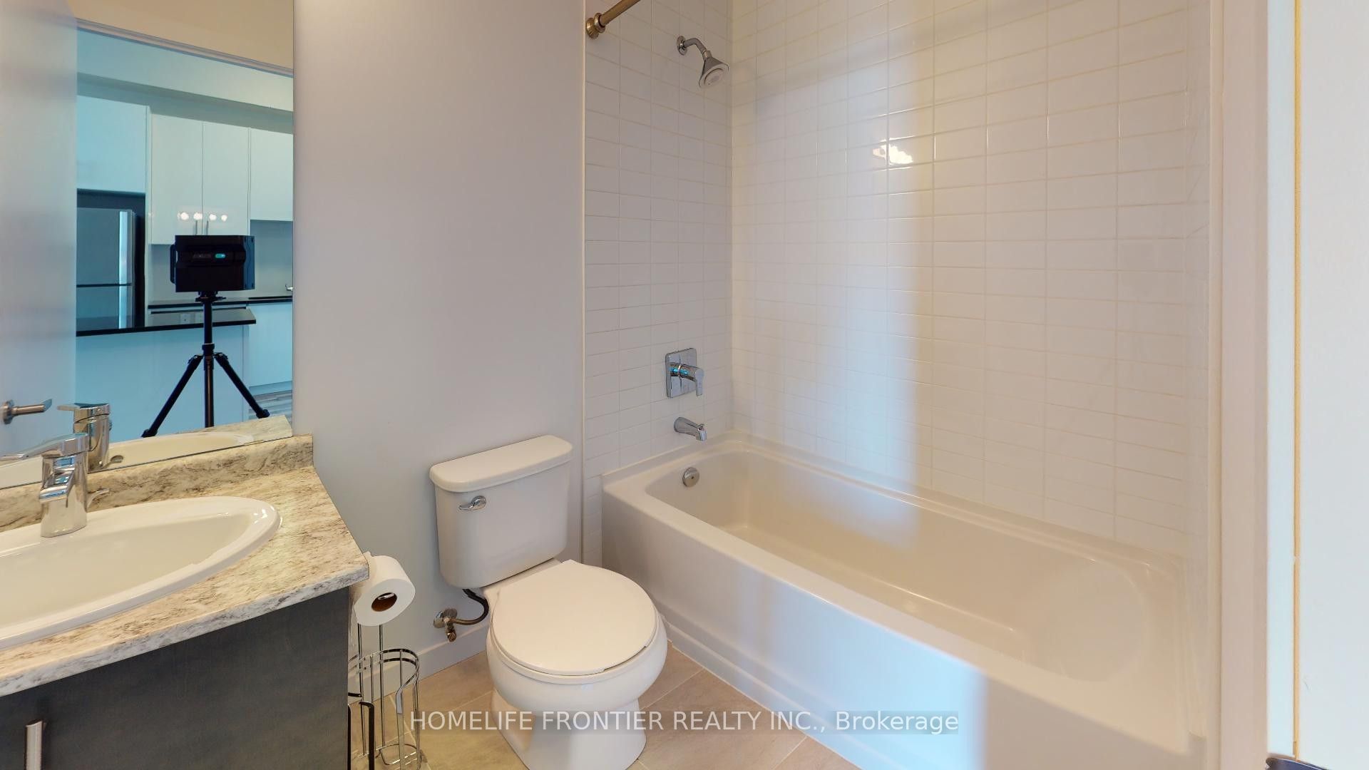 #819 - 2490 Old Bronte Road Property Photo 7