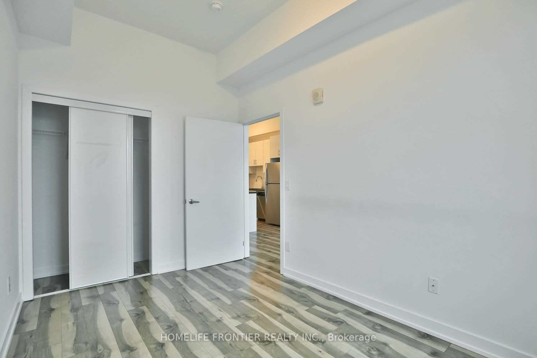 #819 - 2490 Old Bronte Road Property Photo 8