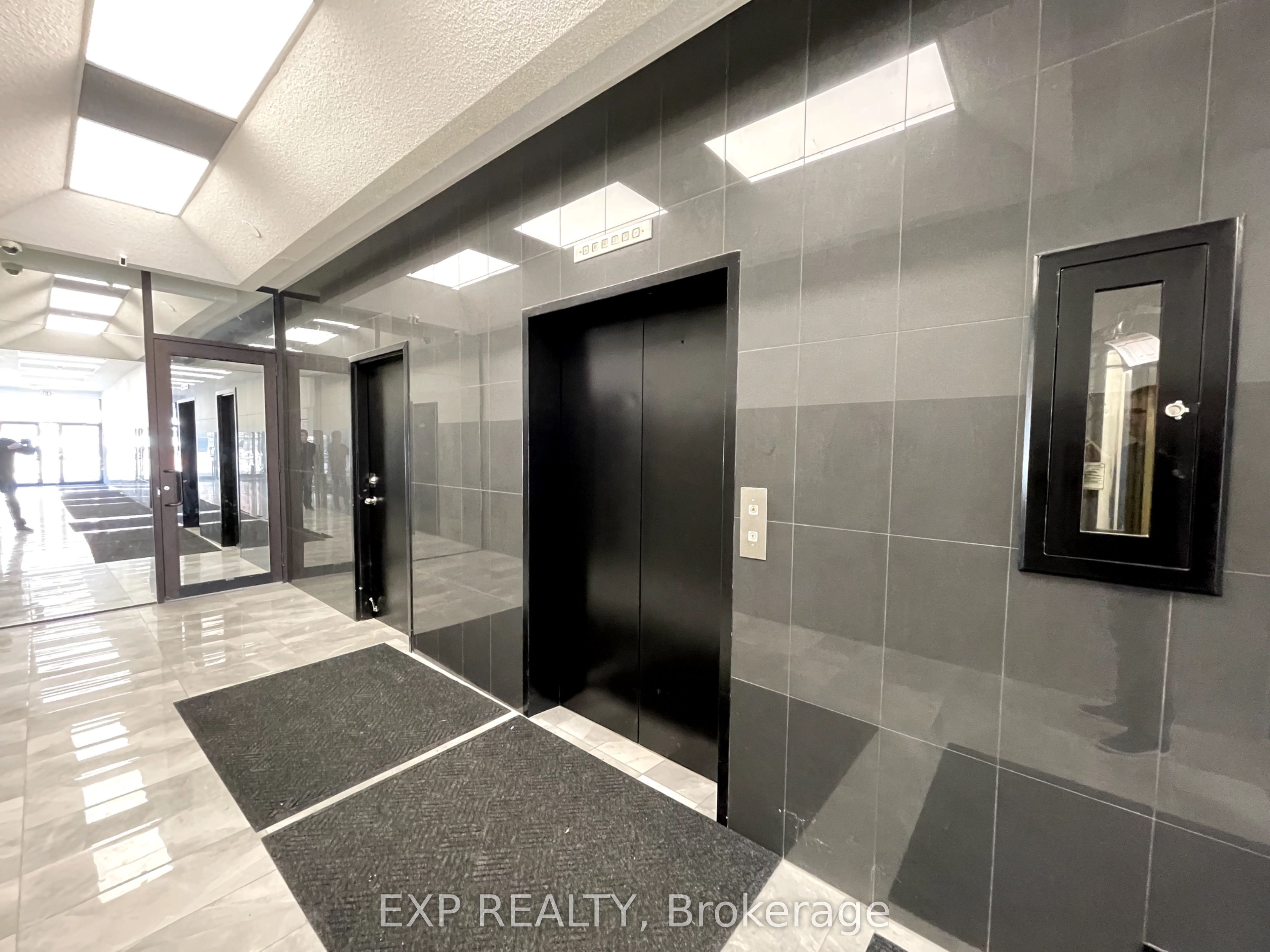 #205-5a - 230 Lakeshore Road Property Photo 9