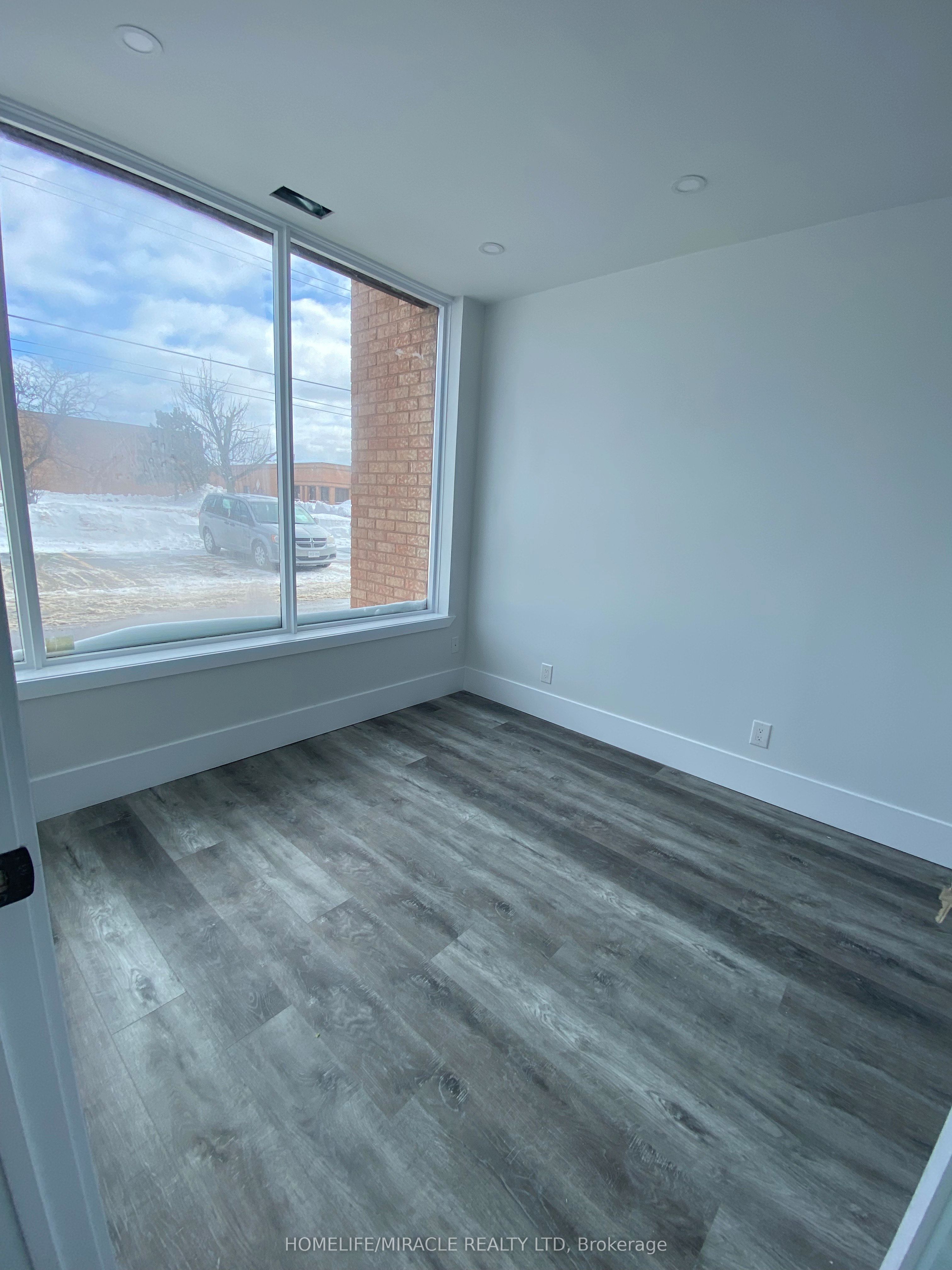 #13 - 1365 Midway Boulevard Property Photo 1