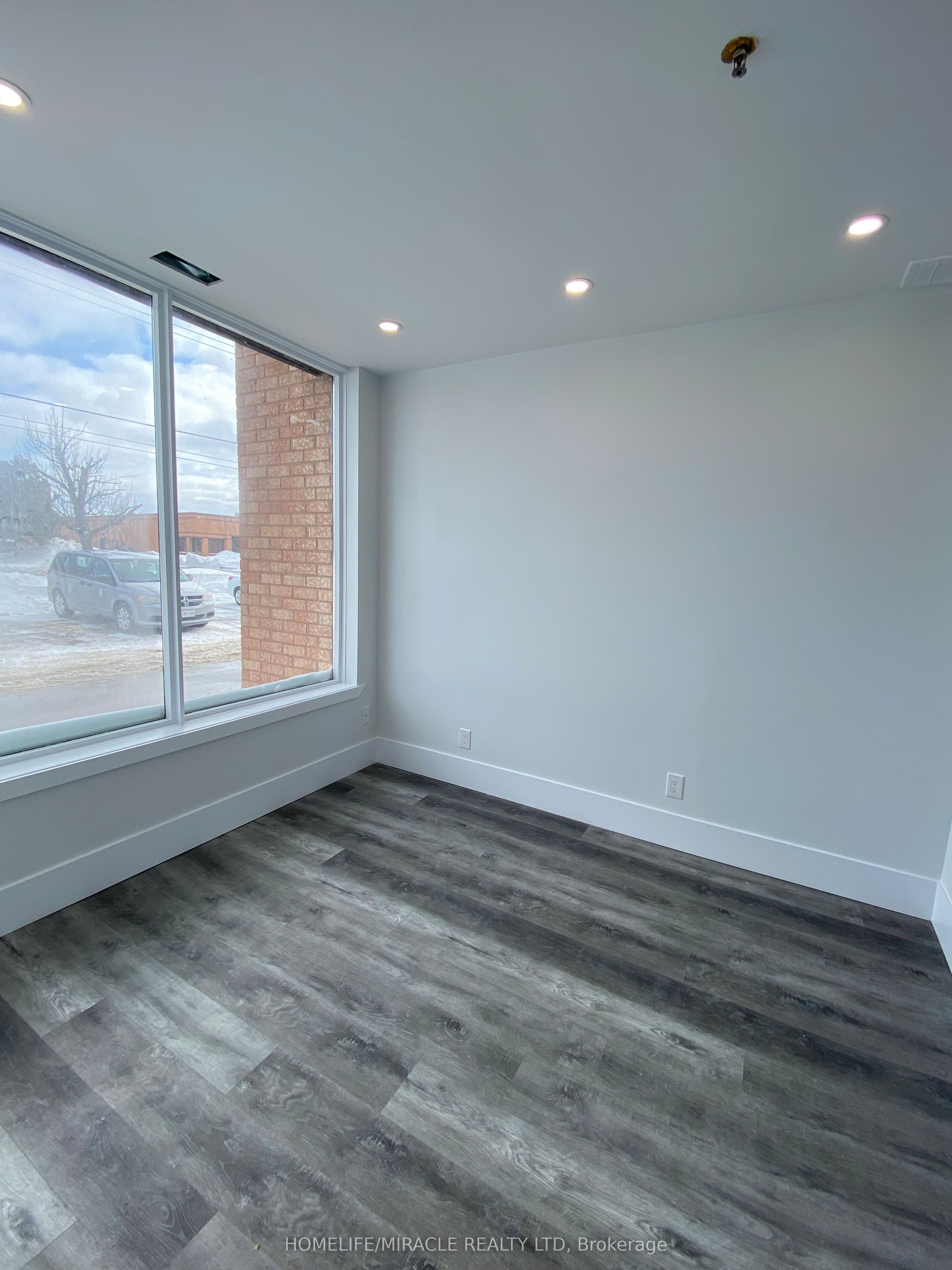 #13 - 1365 Midway Boulevard Property Photo 3