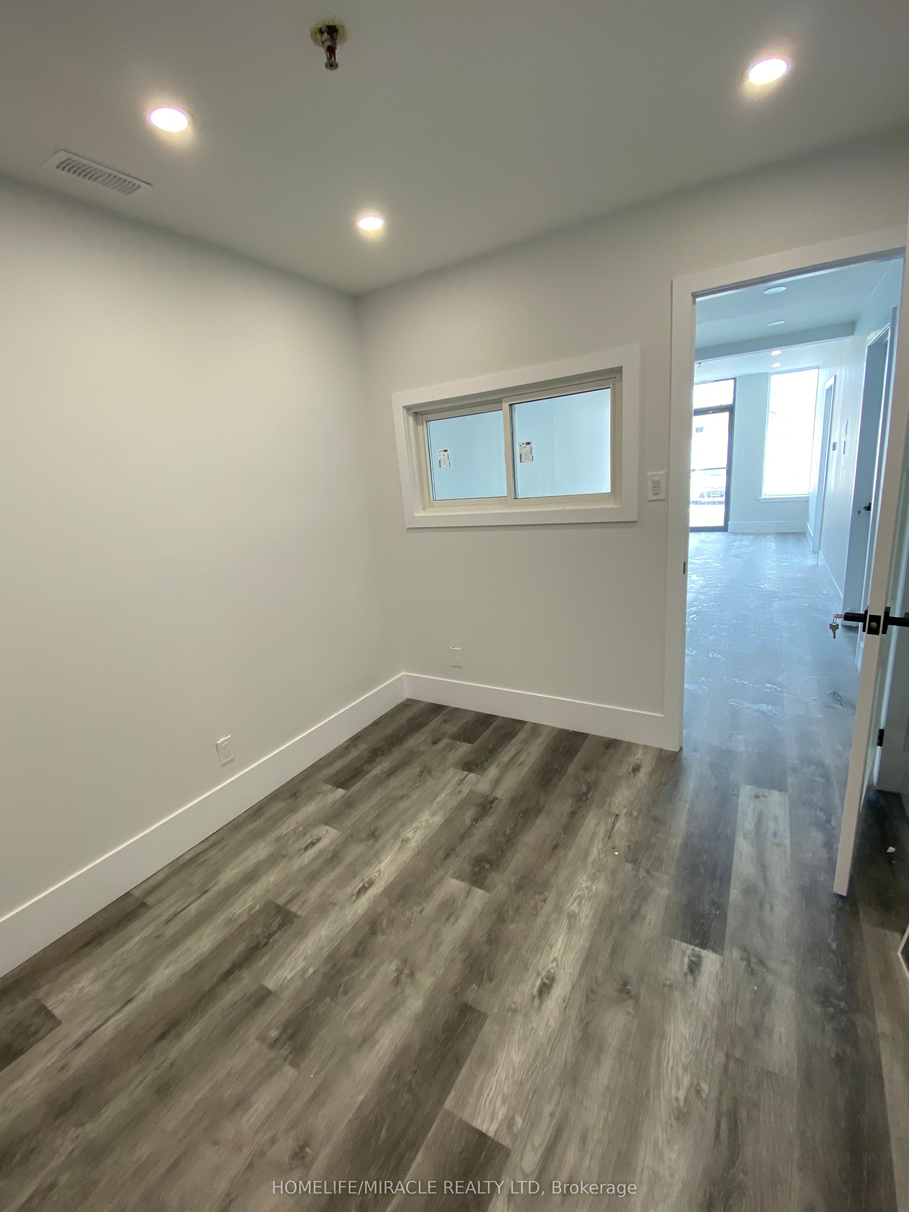 #13 - 1365 Midway Boulevard Property Photo 5