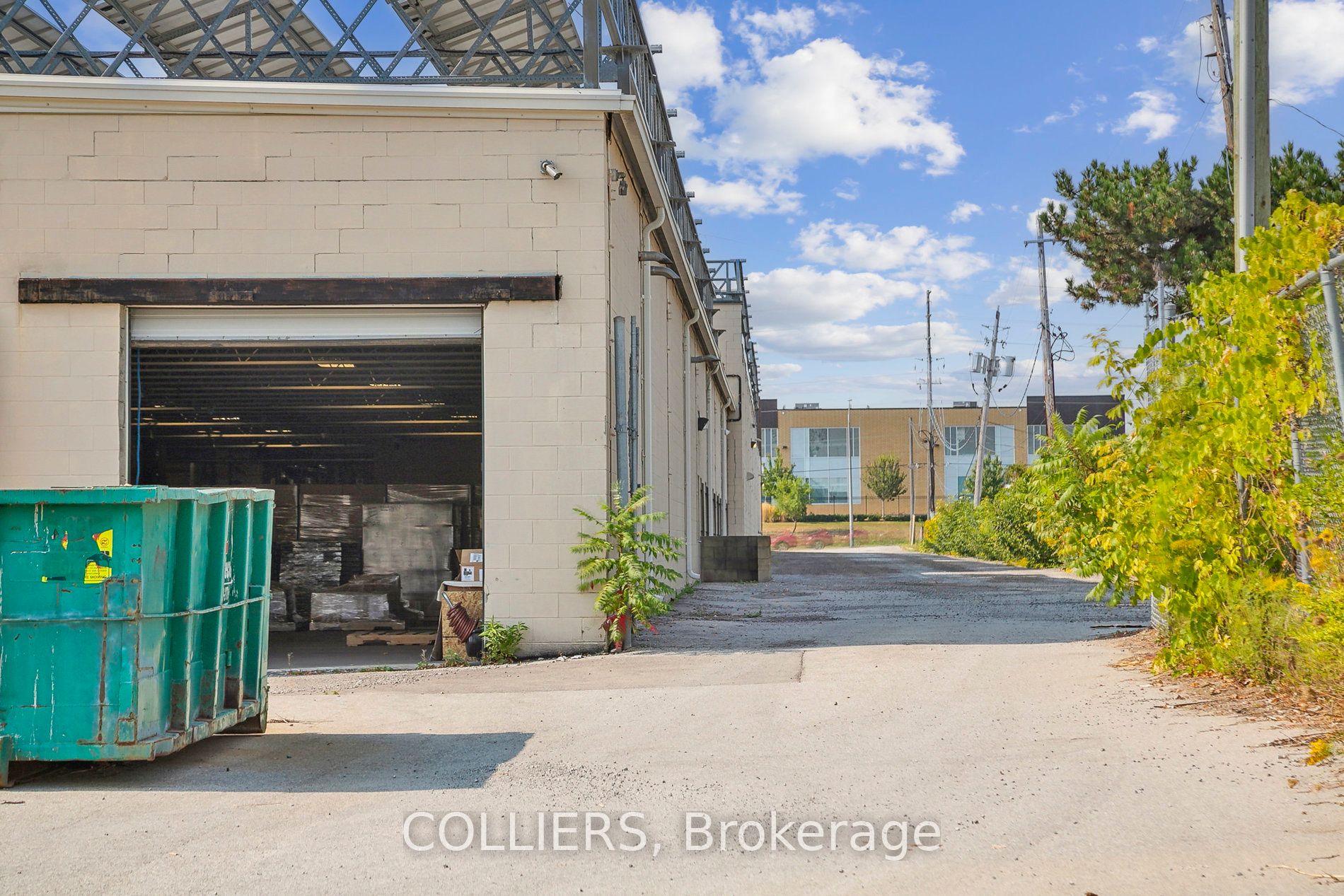#1 - 1141 King Road Property Photo 43