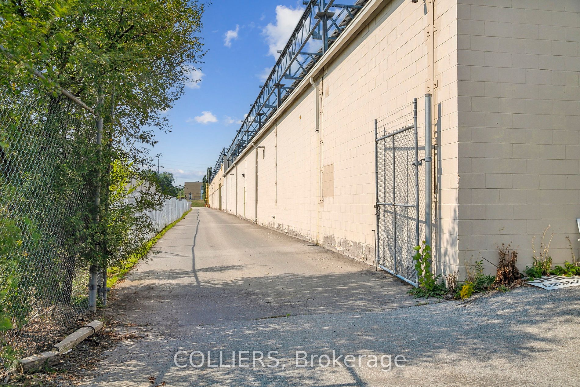 #2 - 1141 King Road Property Photo 46