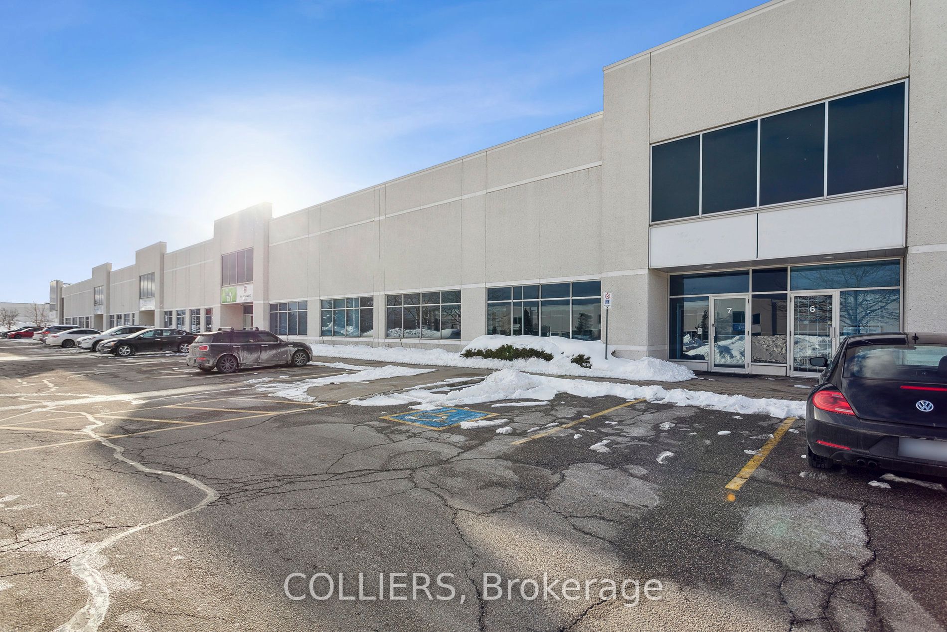 #unit 7 - 3400 Ridgeway Drive Property Photo 4