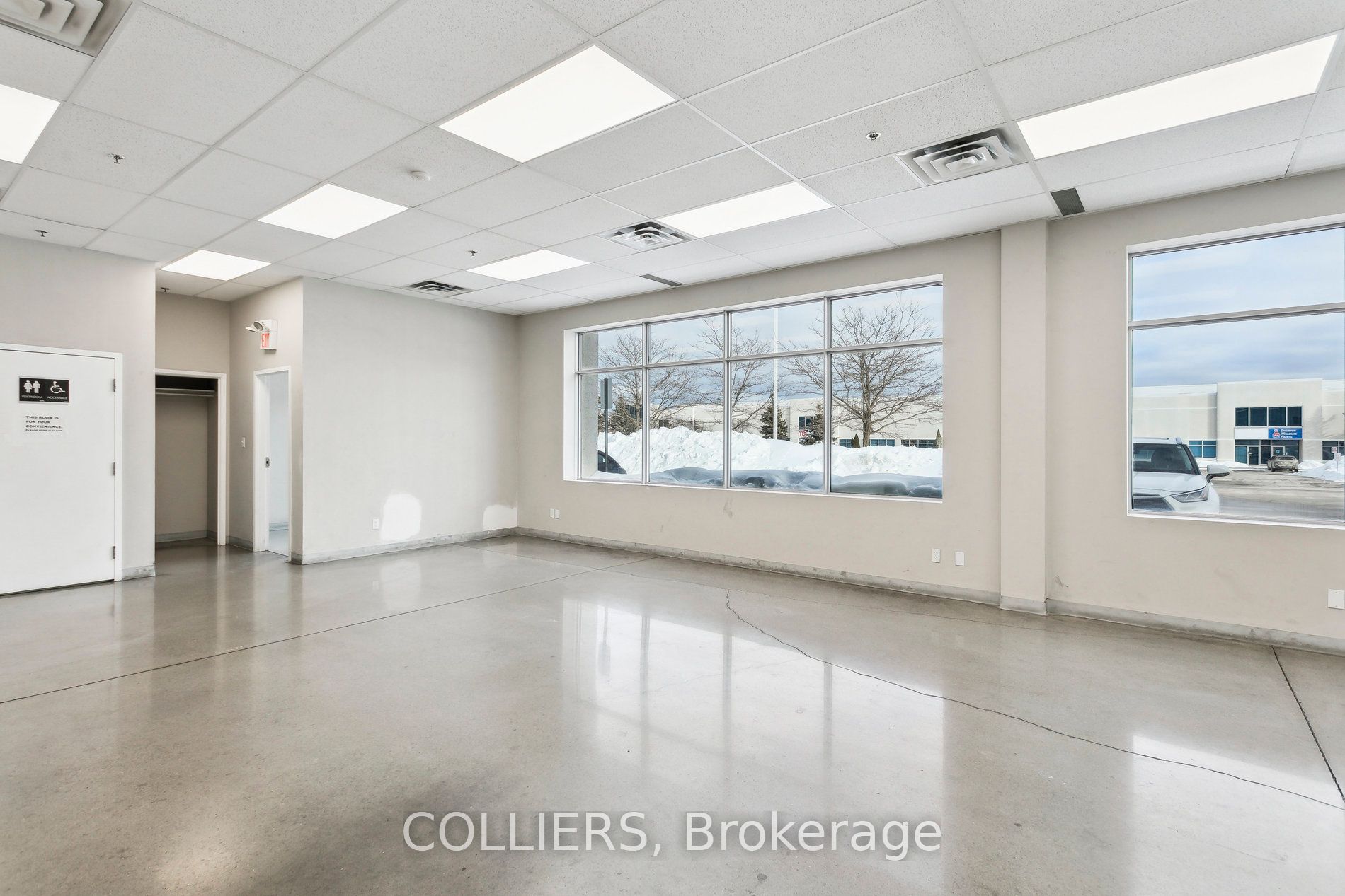 #unit 7 - 3400 Ridgeway Drive Property Photo 5