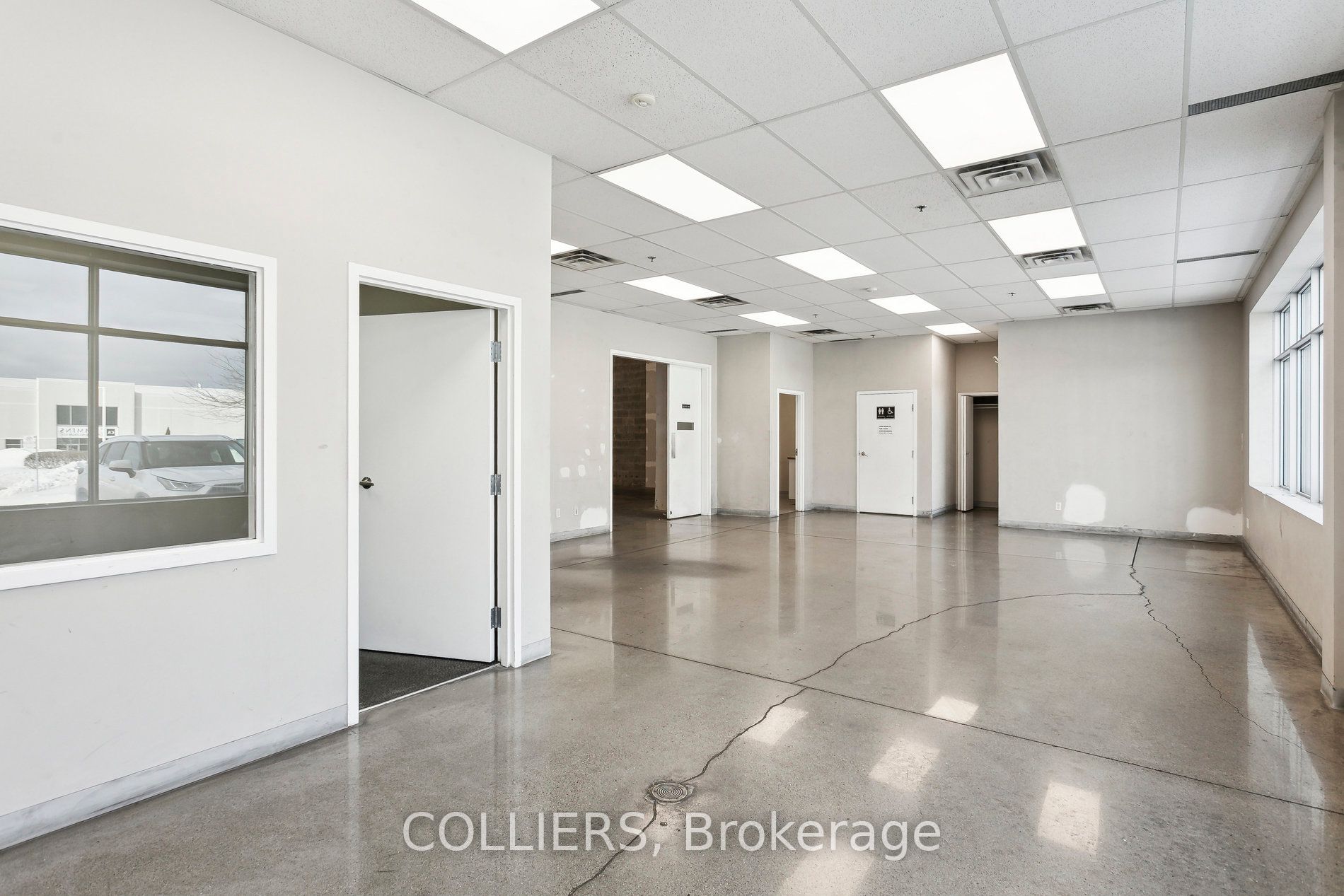 #unit 7 - 3400 Ridgeway Drive Property Photo 6