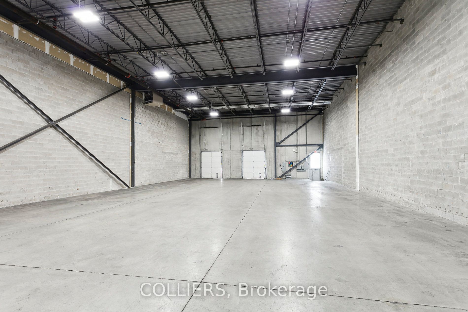 #unit 7 - 3400 Ridgeway Drive Property Photo 8